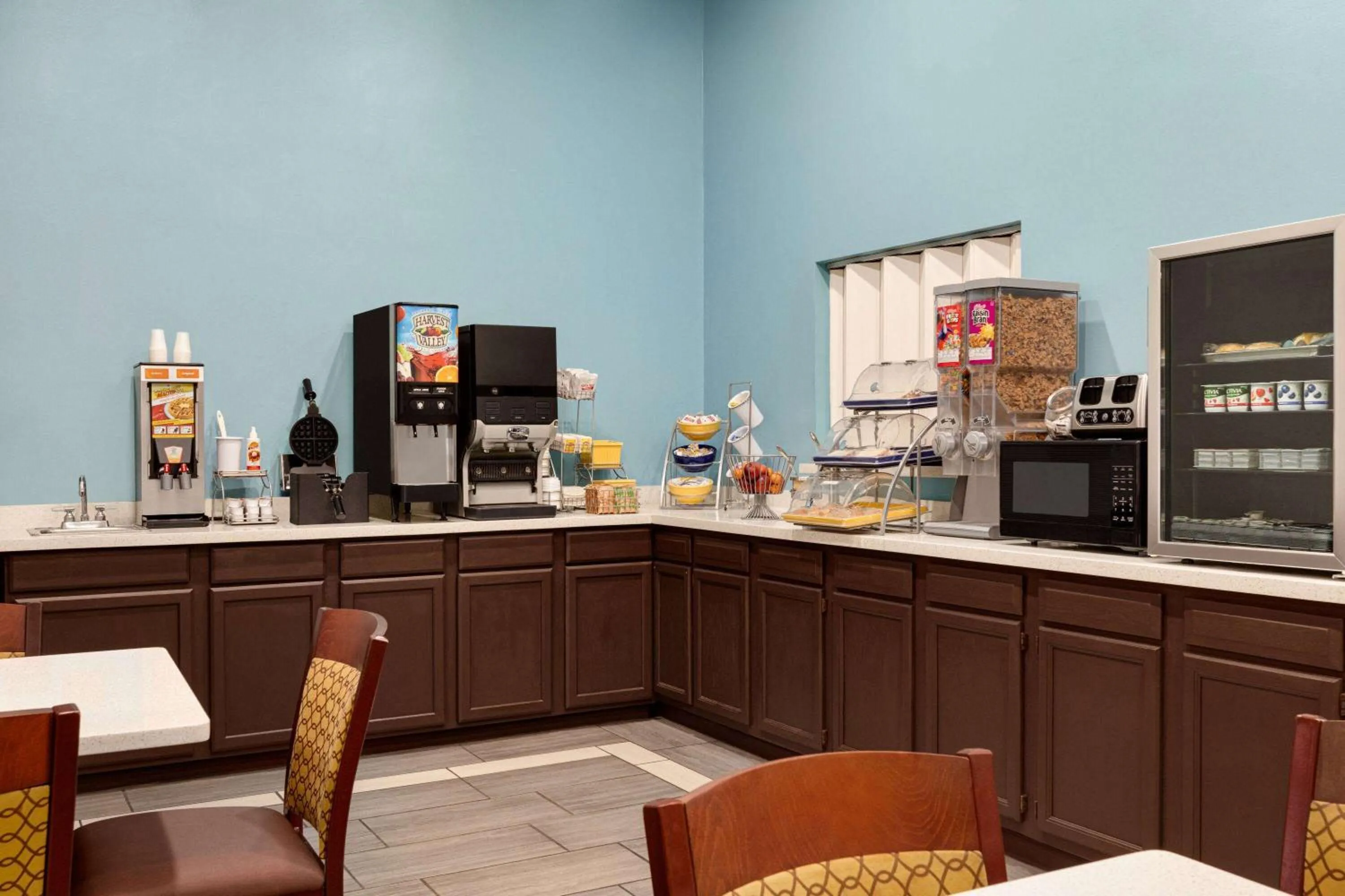 Breakfast in Days Inn by Wyndham Hillsboro