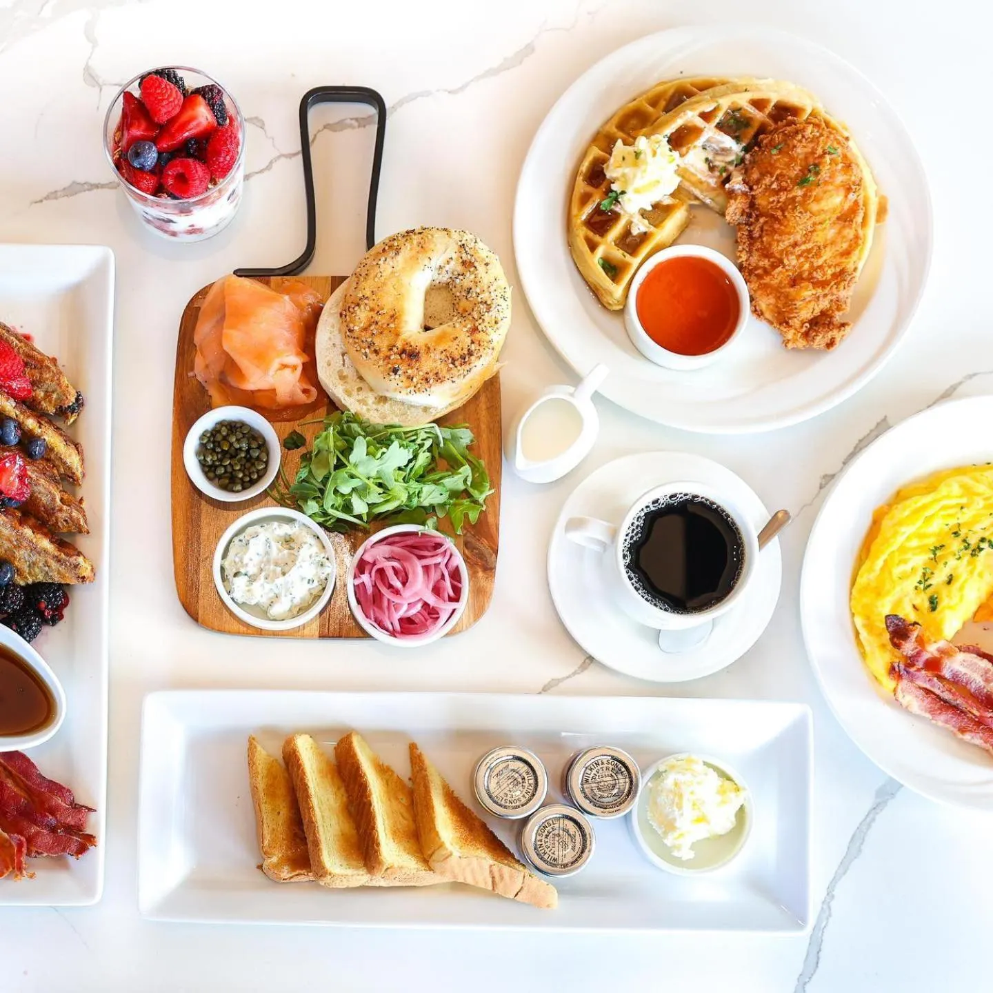 Food and drinks in voco Niagara Falls - The Cadence by IHG