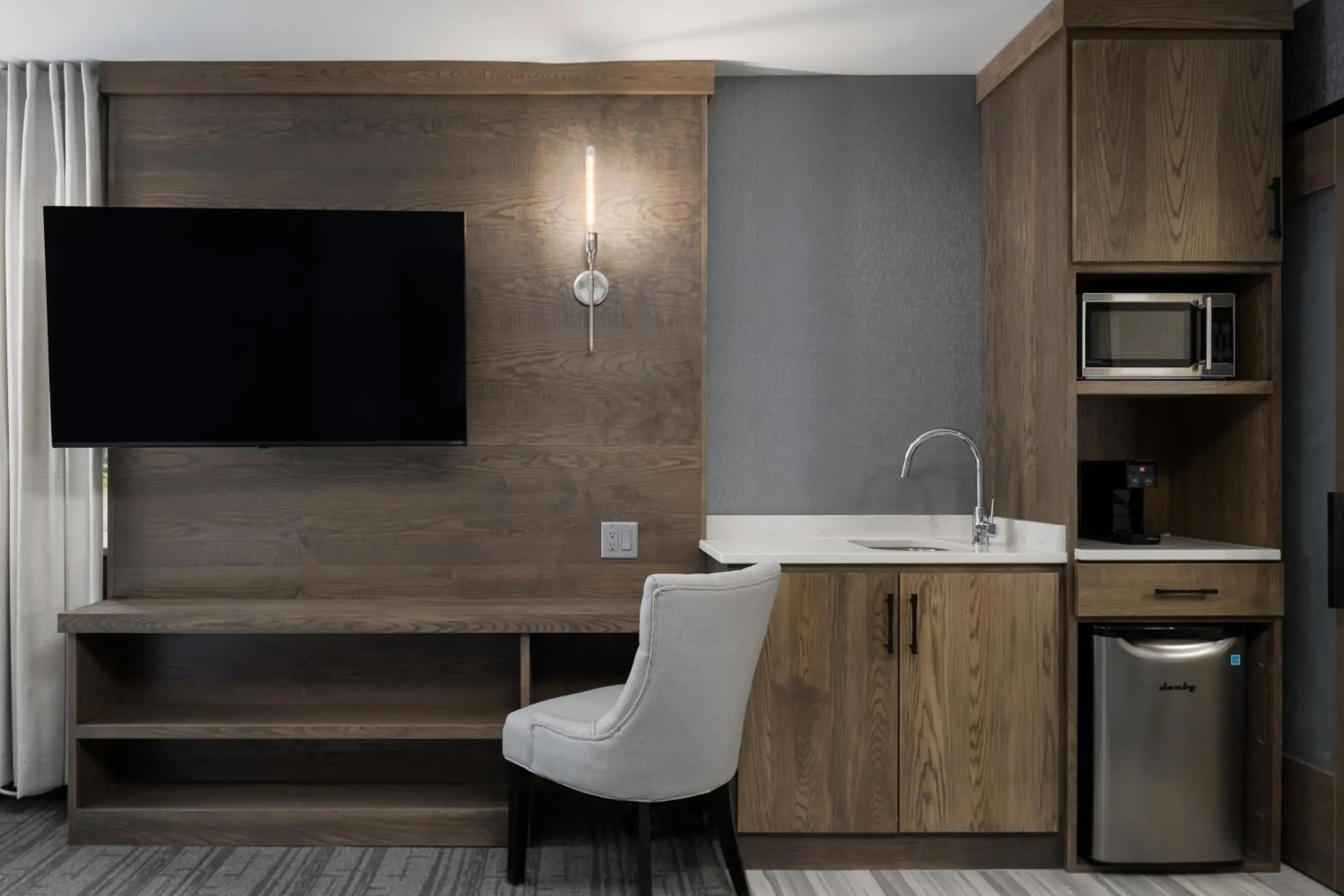 Bedroom in voco Niagara Falls - The Cadence by IHG Bedroom in voco Niagara Falls - The Cadence by IHG