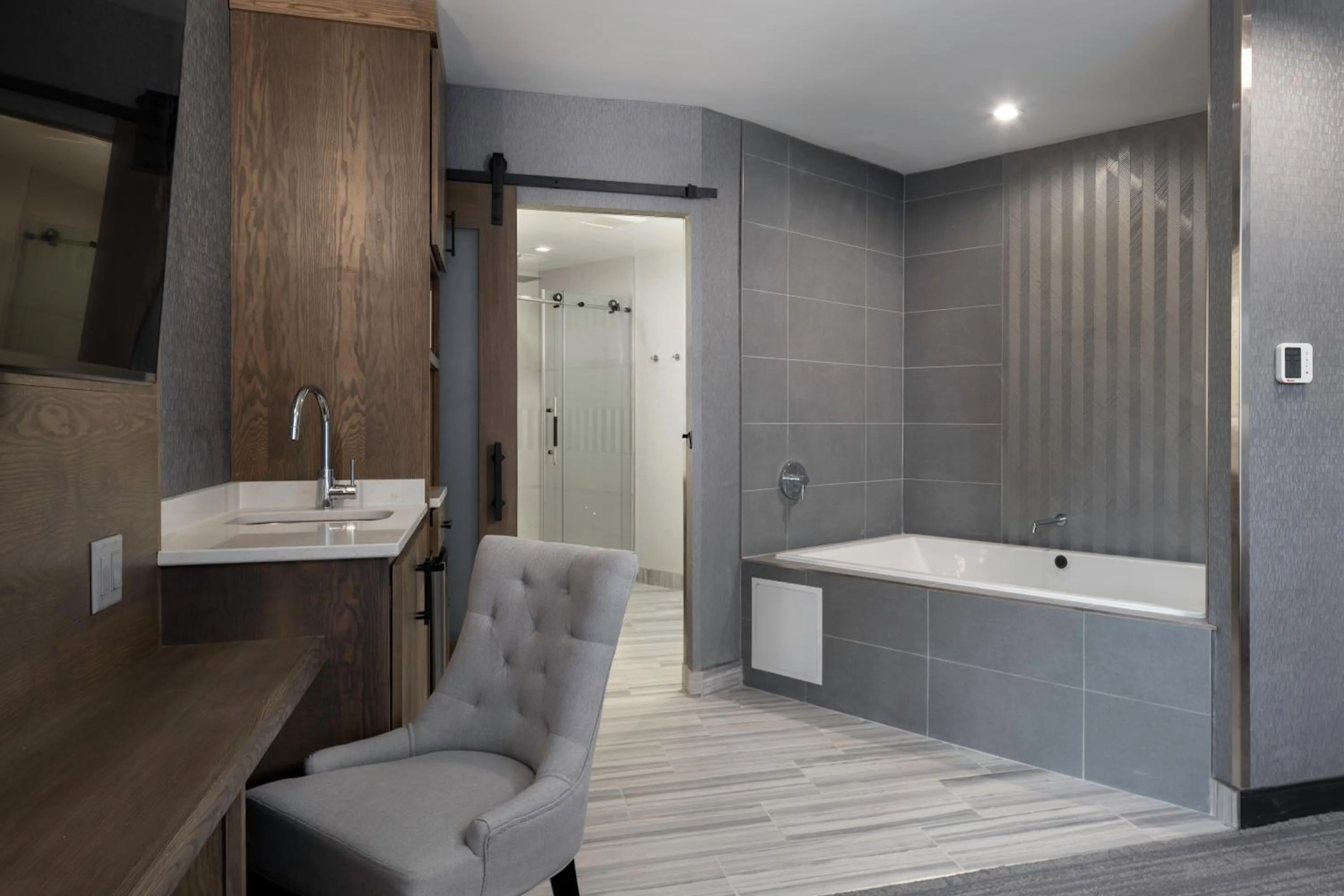 Hot Tub in voco Niagara Falls - The Cadence by IHG