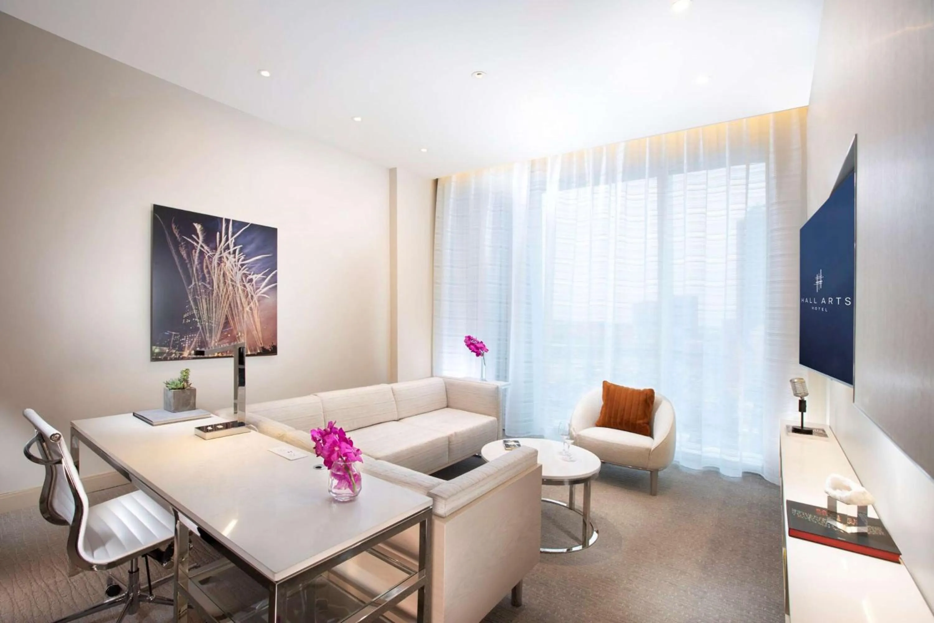 Living room in HALL Arts Hotel Dallas, Curio Collection by Hilton