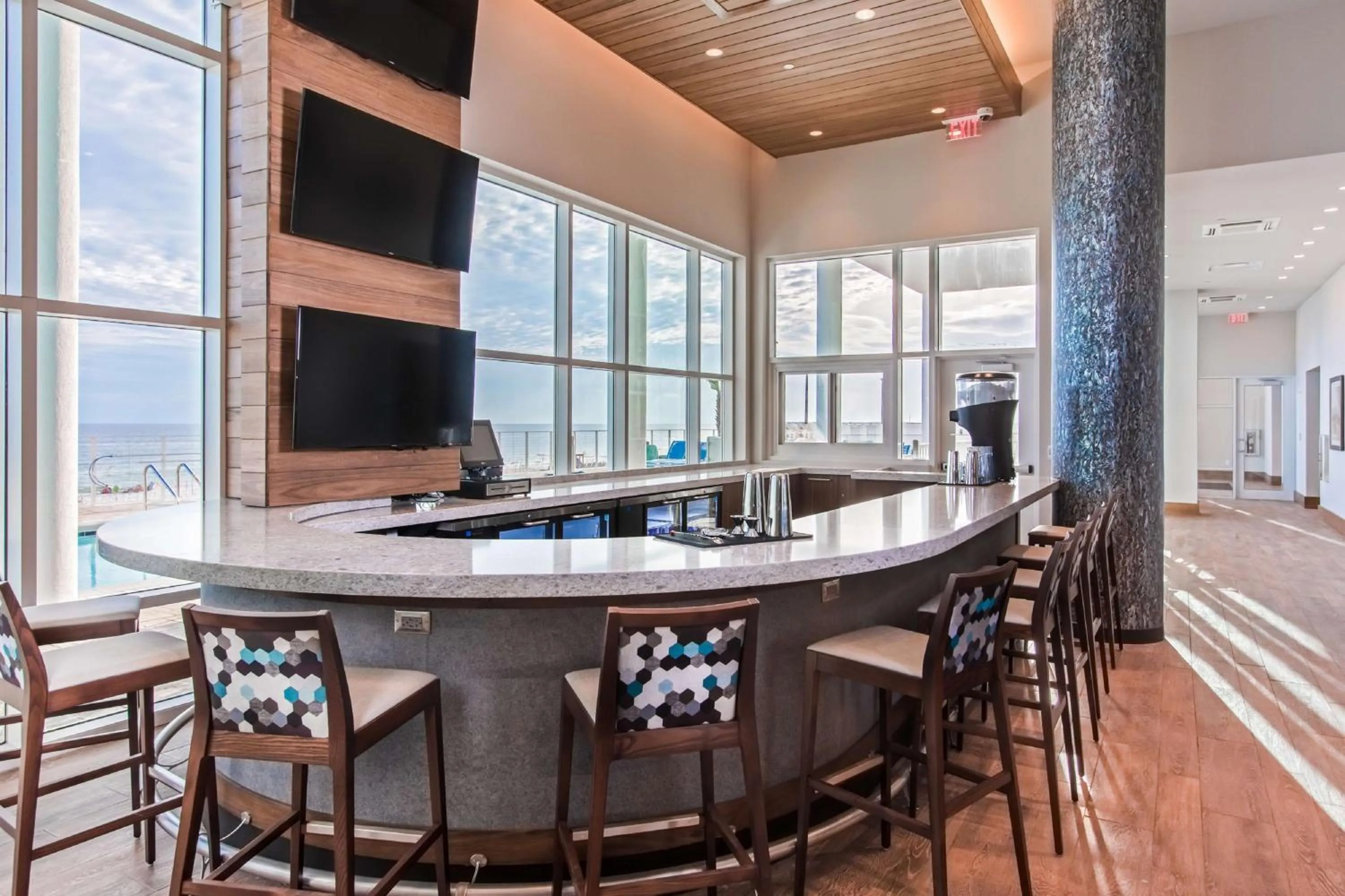 Lounge or bar in Hampton Inn & Suites Panama City Beach-Beachfront