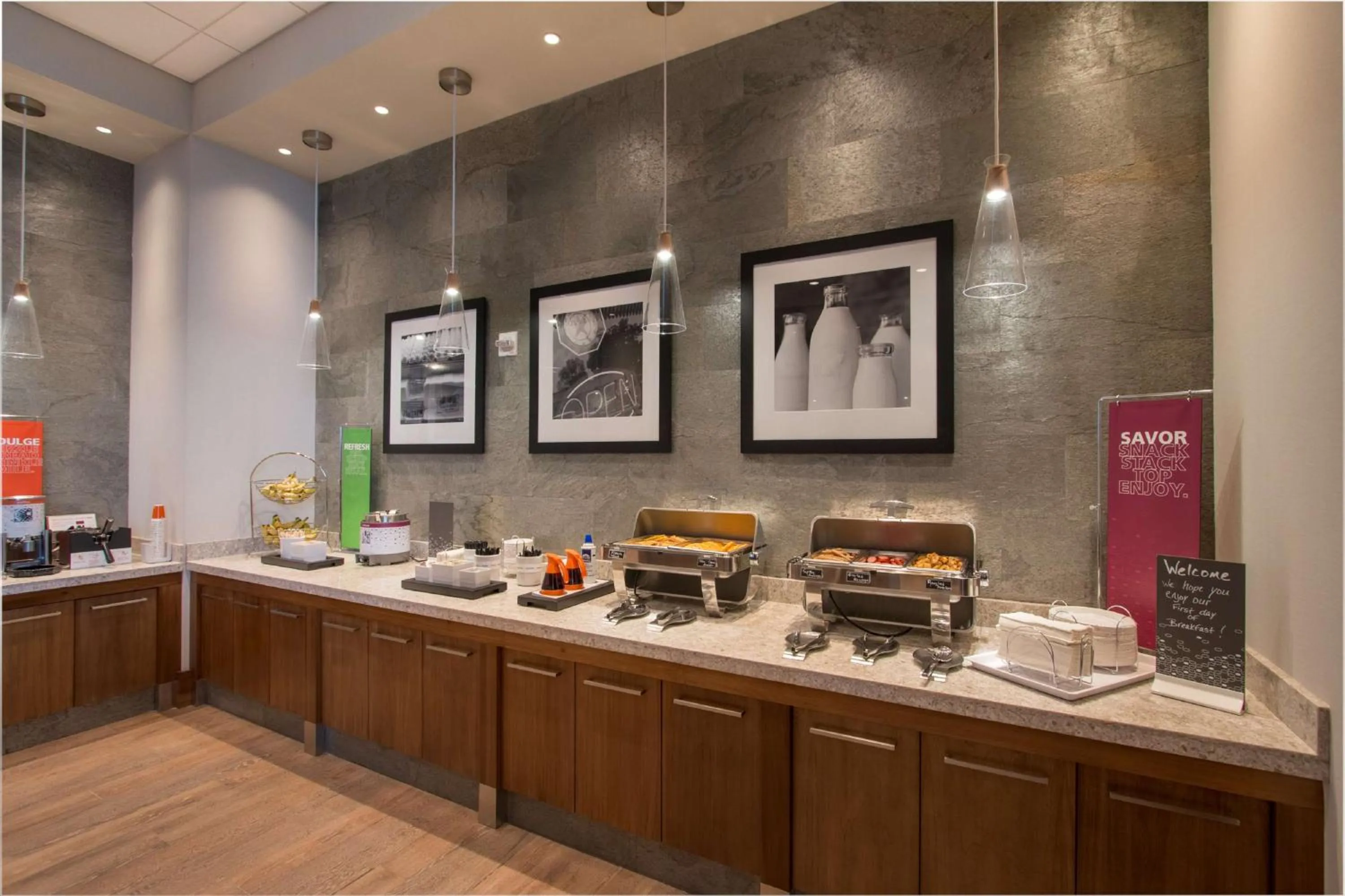 Dining area in Hampton Inn & Suites Panama City Beach-Beachfront