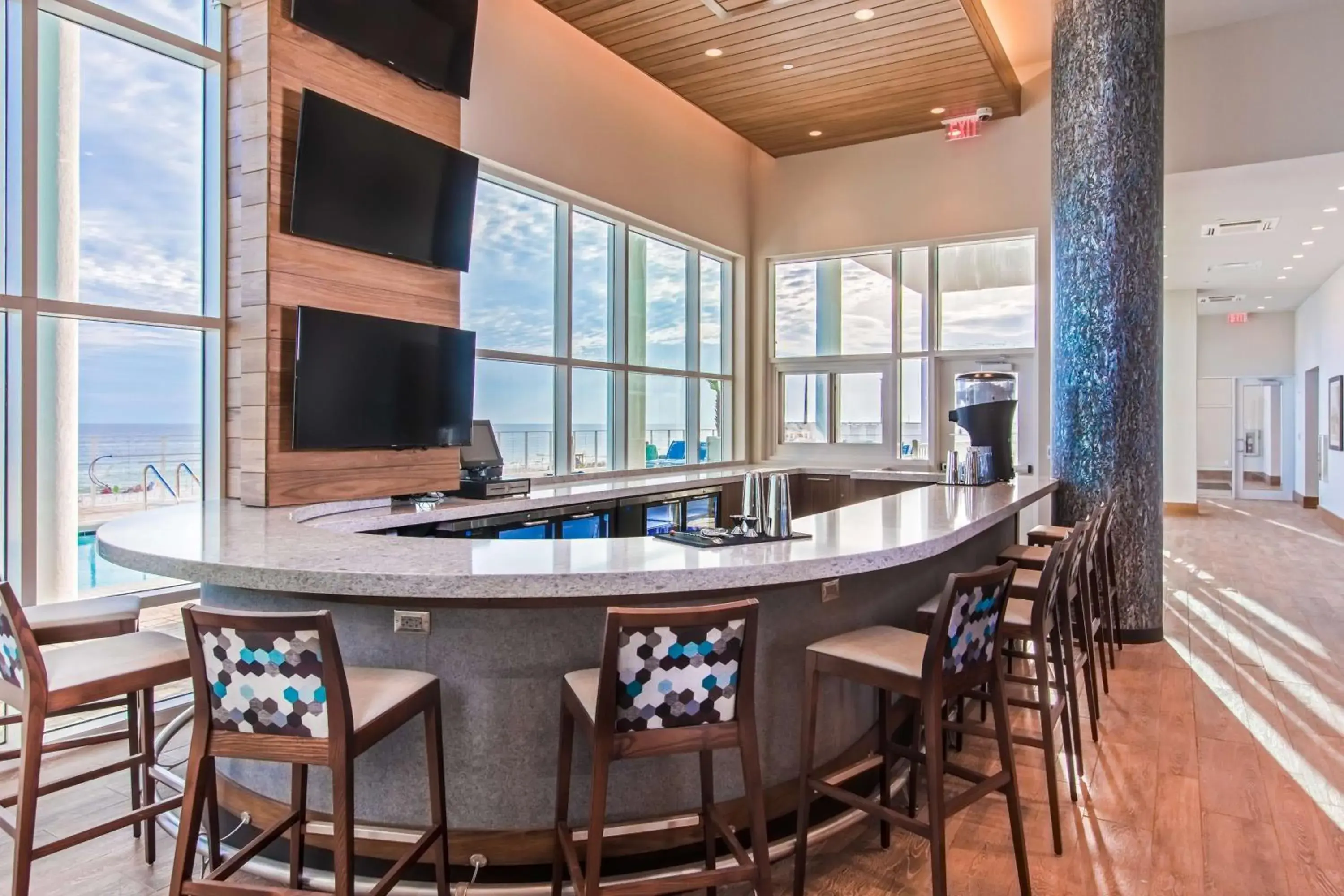 Lounge or bar in Hampton Inn & Suites Panama City Beach-Beachfront Lounge or bar in Hampton Inn & Suites Panama City Beach-Beachfront