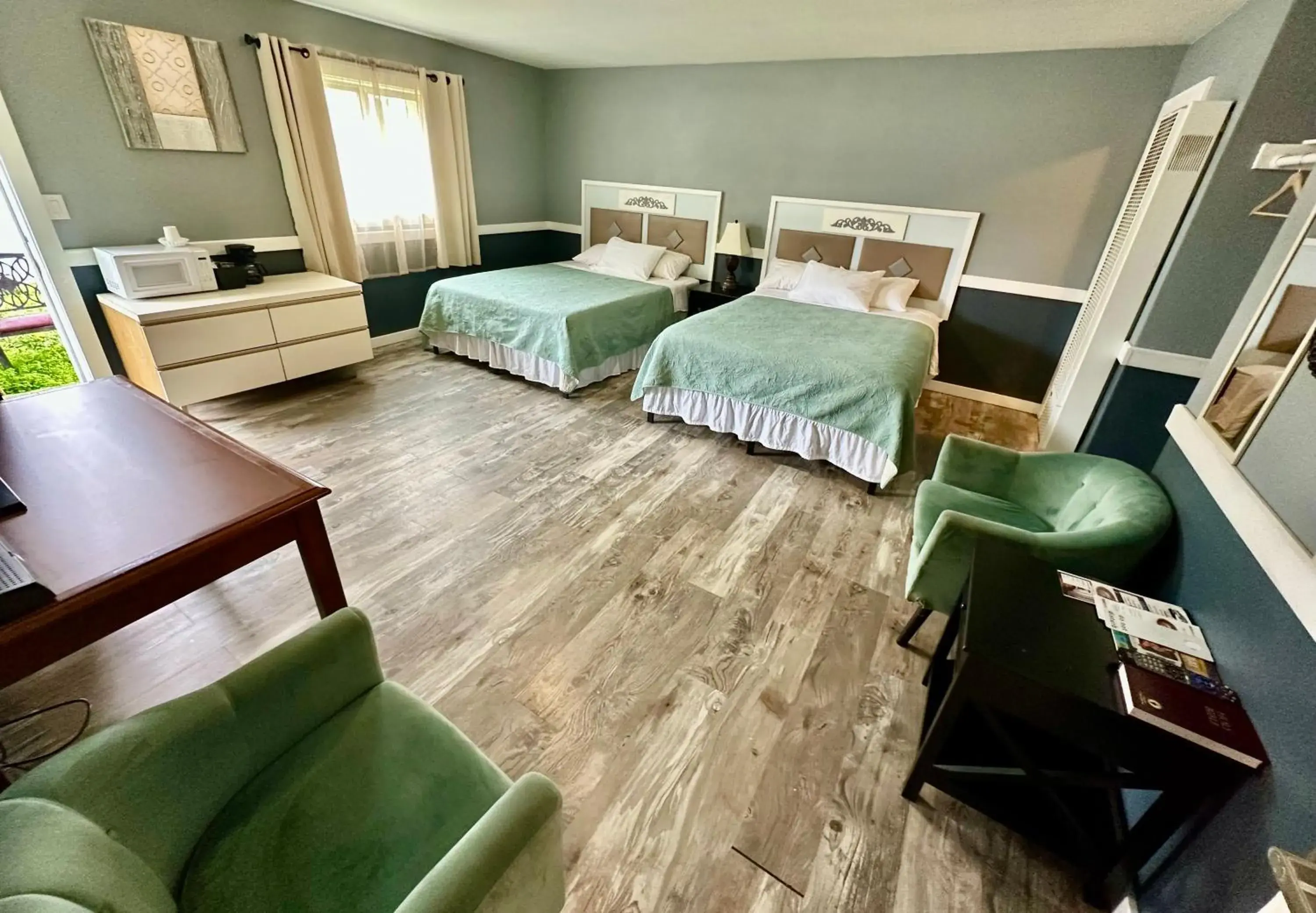 Bed in Alaska Angler's Inn Bed in Alaska Angler's Inn