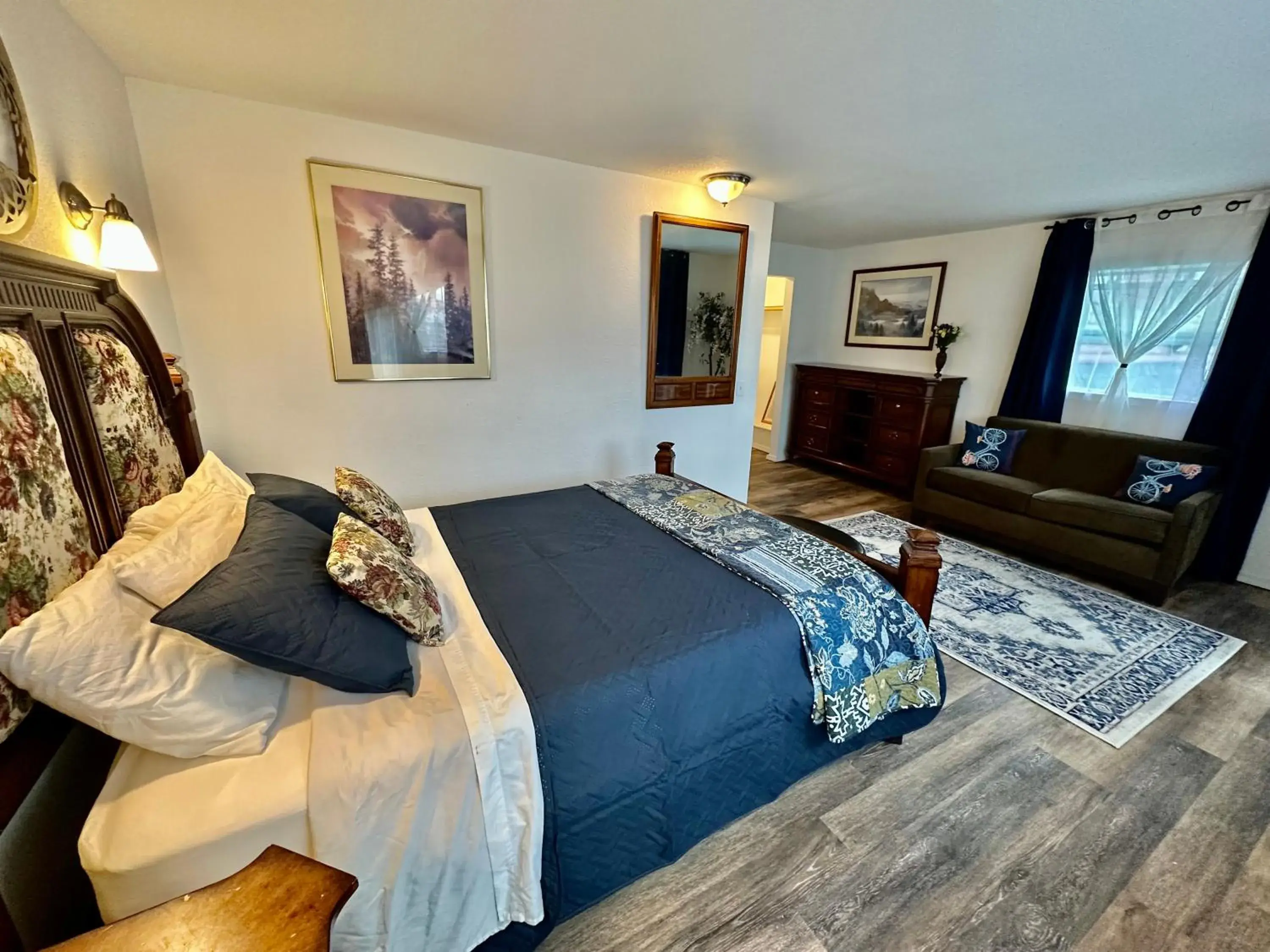 Bed in Alaska Angler's Inn Bed in Alaska Angler's Inn