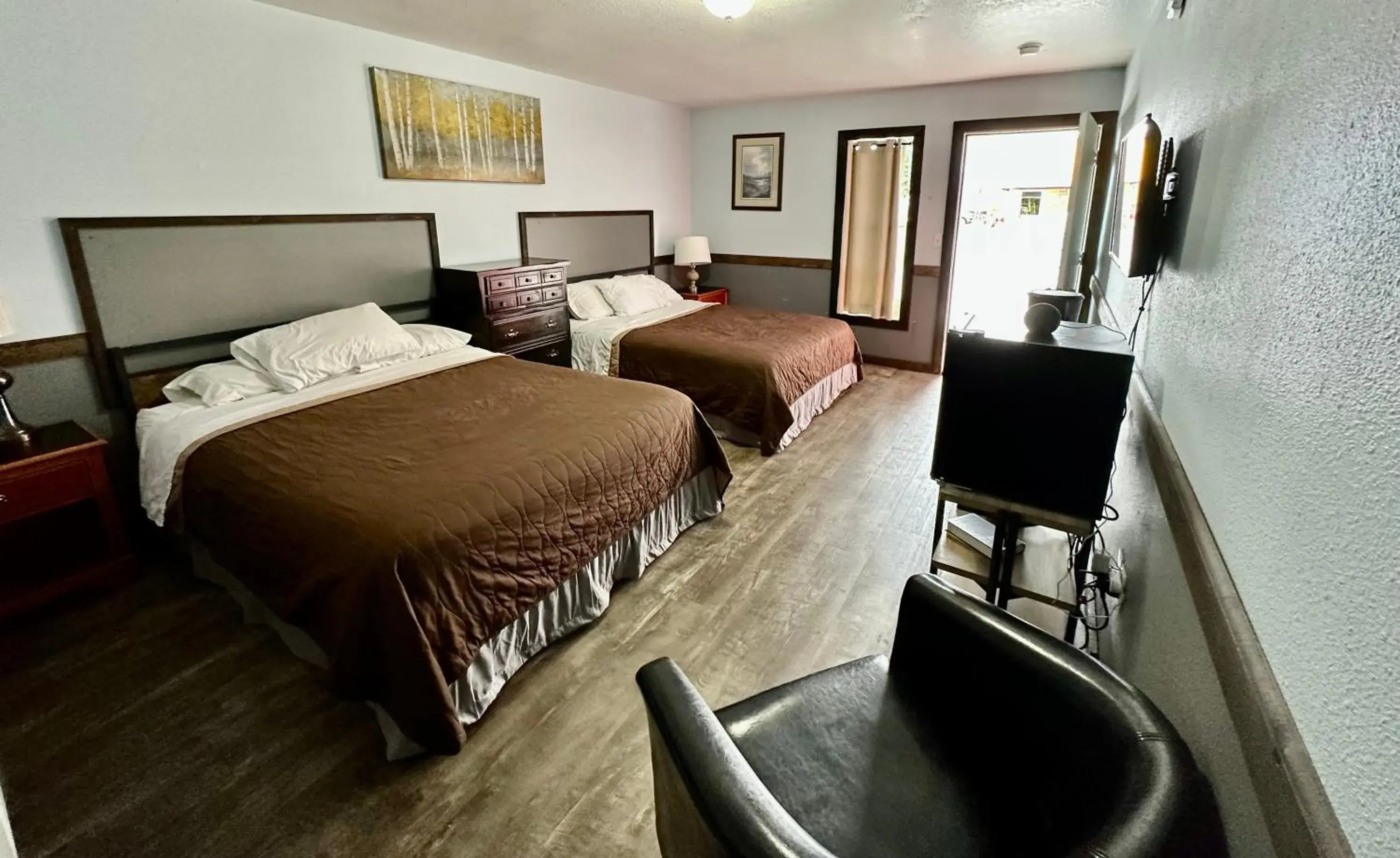 Bed in Alaska Angler's Inn Bed in Alaska Angler's Inn