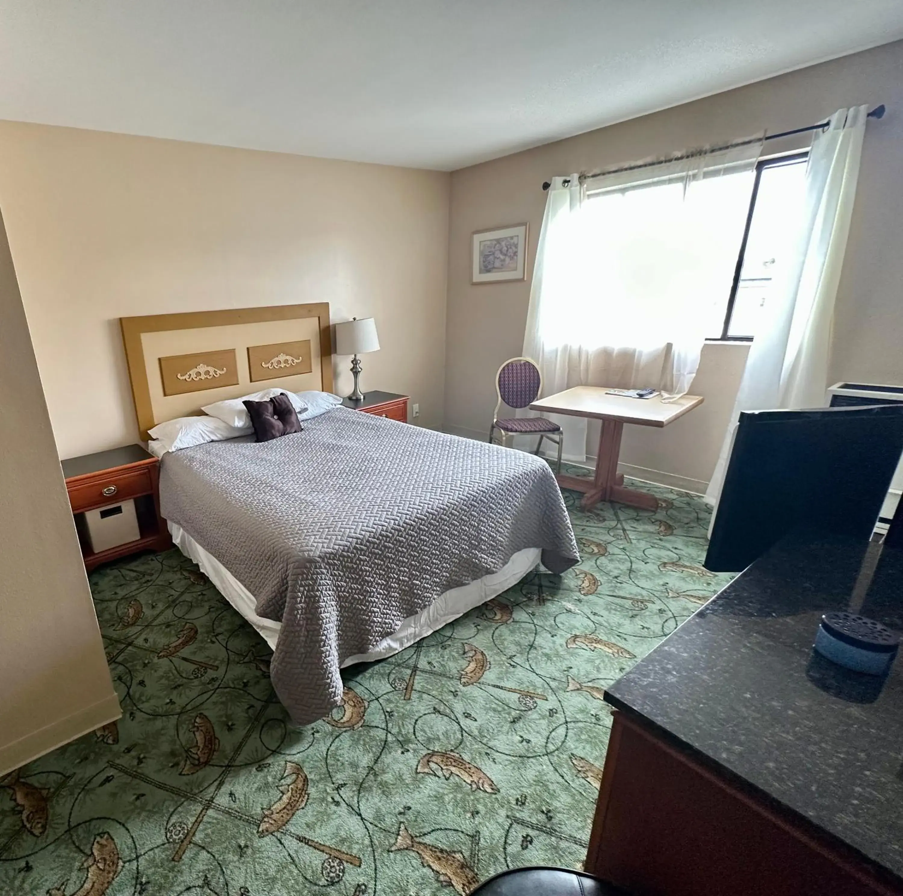 Bed in Alaska Angler's Inn Bed in Alaska Angler's Inn