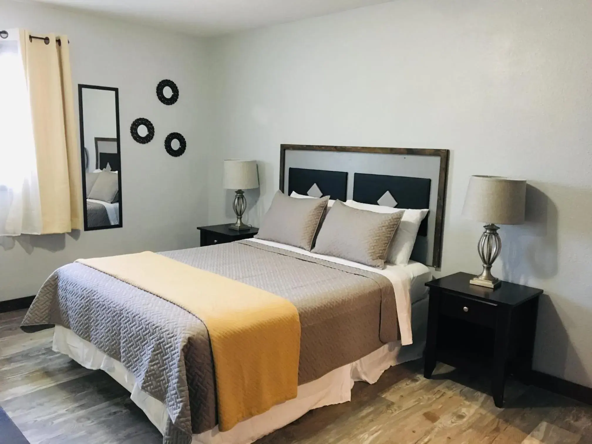 Bed in Alaska Angler's Inn Bed in Alaska Angler's Inn