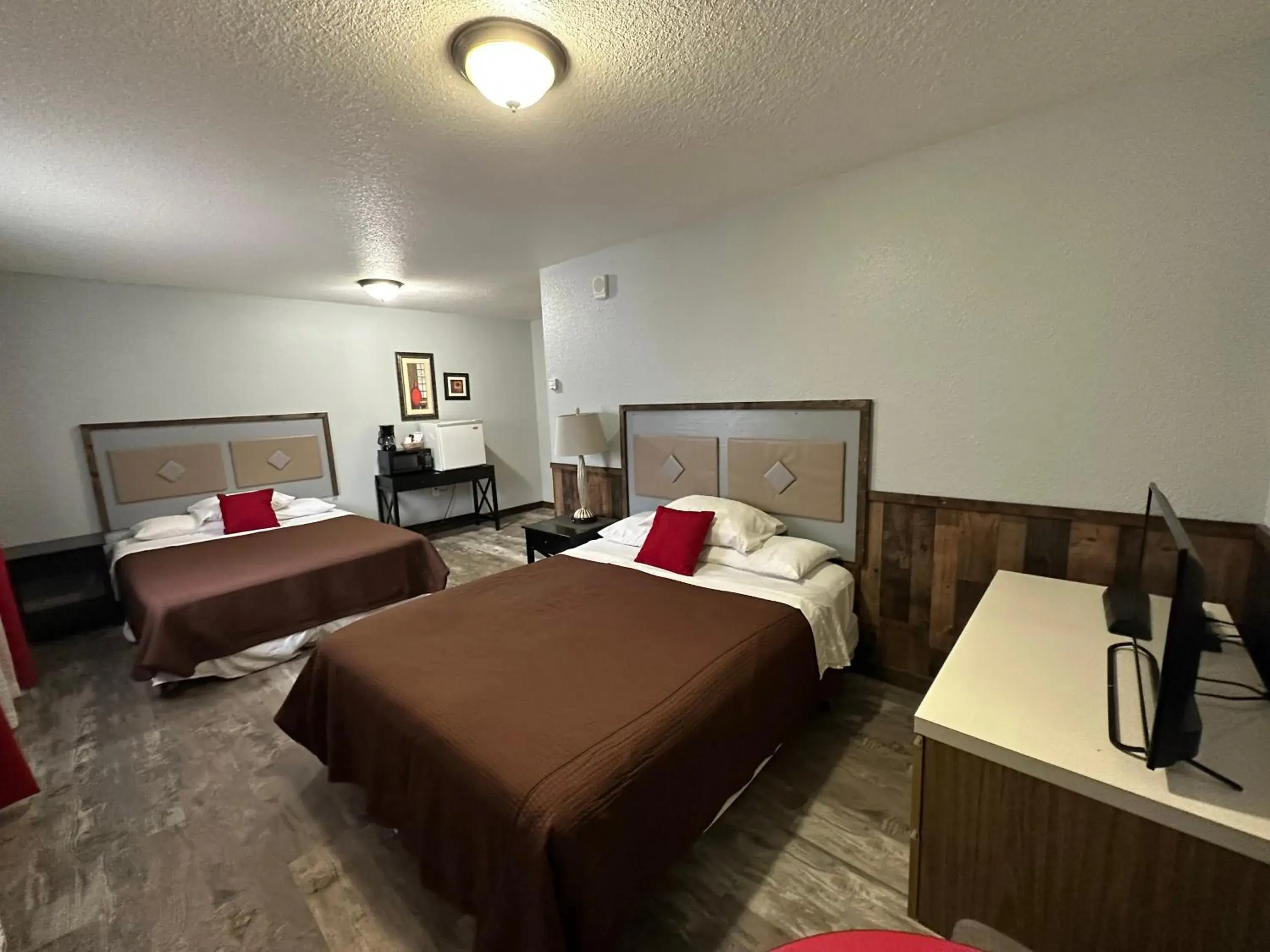 Bed in Alaska Angler's Inn Bed in Alaska Angler's Inn