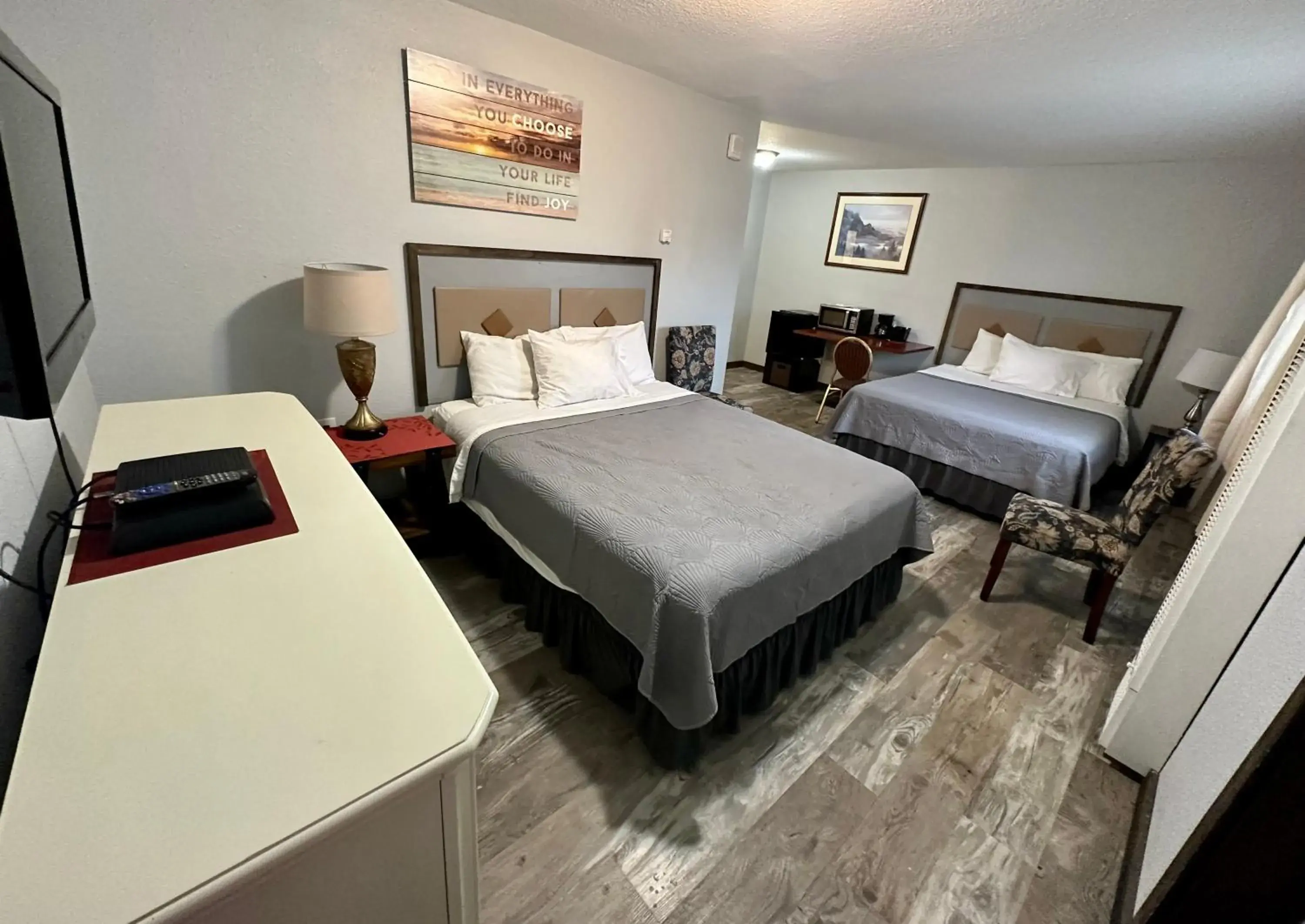 Bed in Alaska Angler's Inn Bed in Alaska Angler's Inn