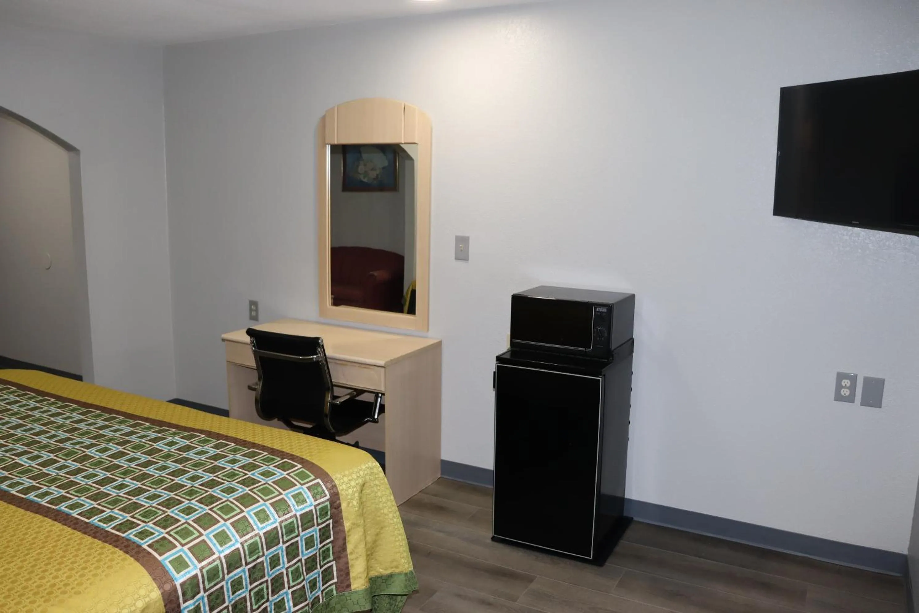 TV and multimedia, Bed in Americas Best Value Inn Cabot