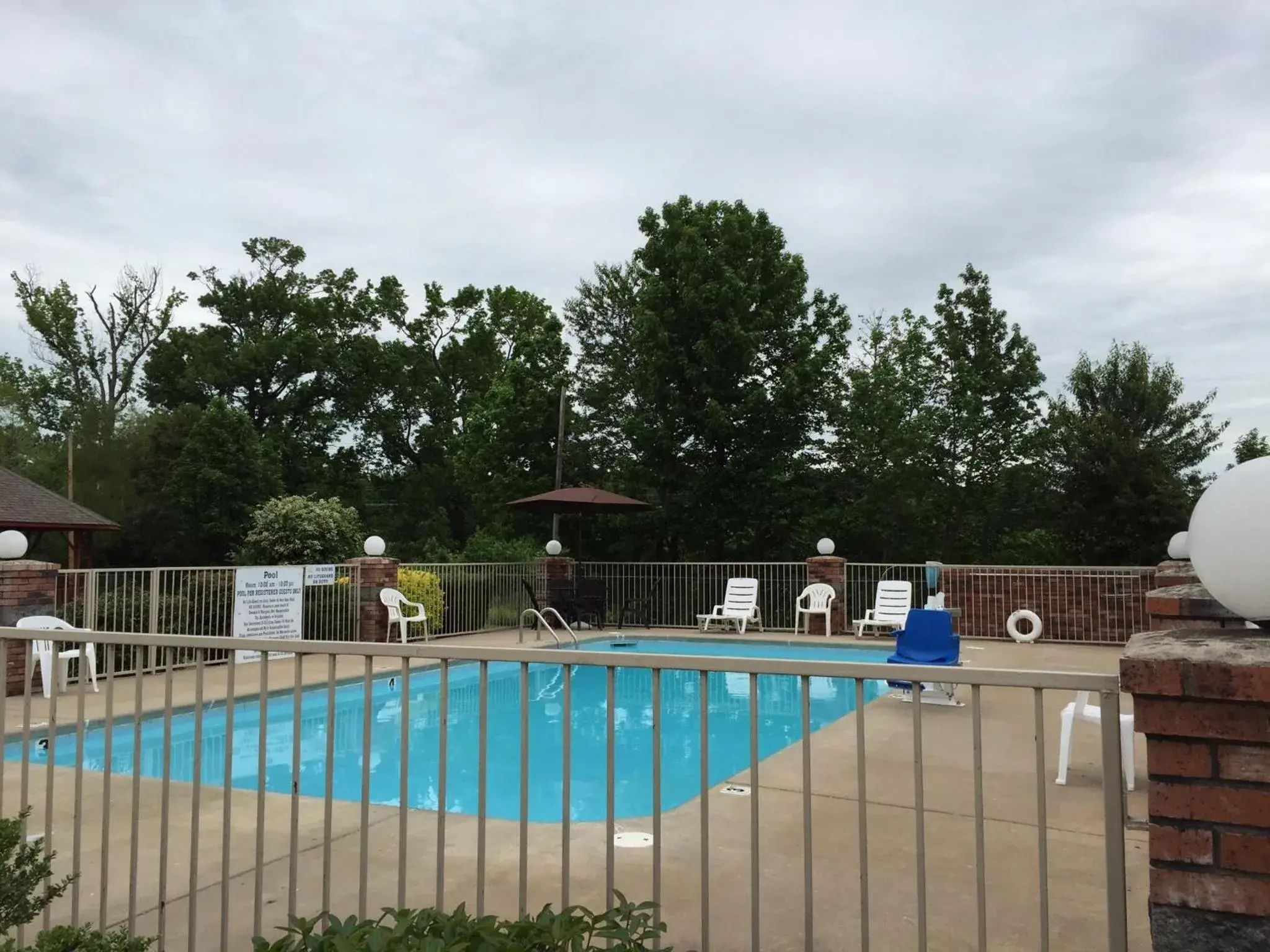 Swimming pool in Americas Best Value Inn Cabot Swimming pool in Americas Best Value Inn Cabot