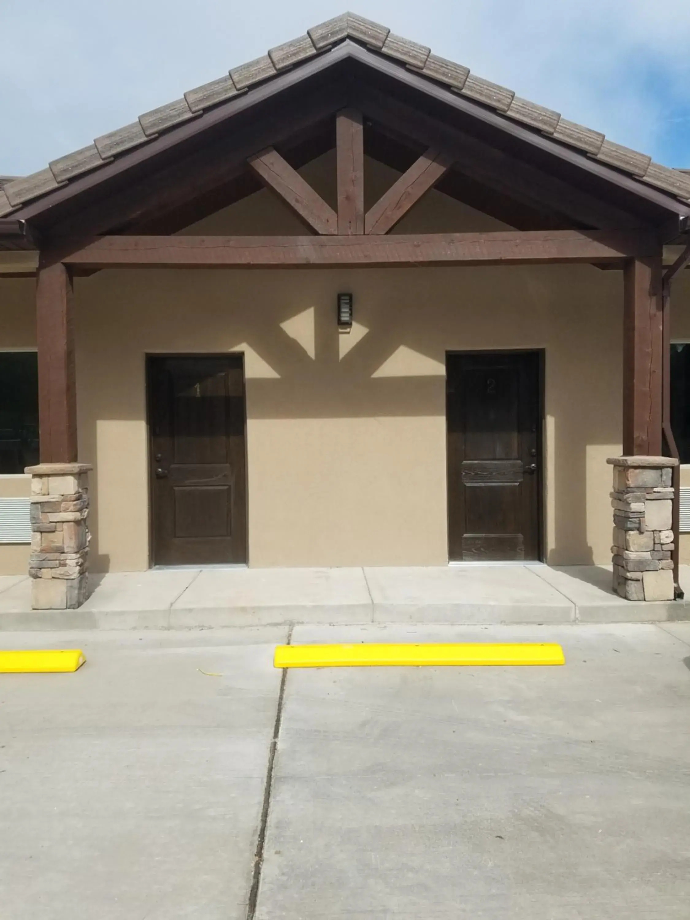 Property building in Kanab Suites Property building in Kanab Suites