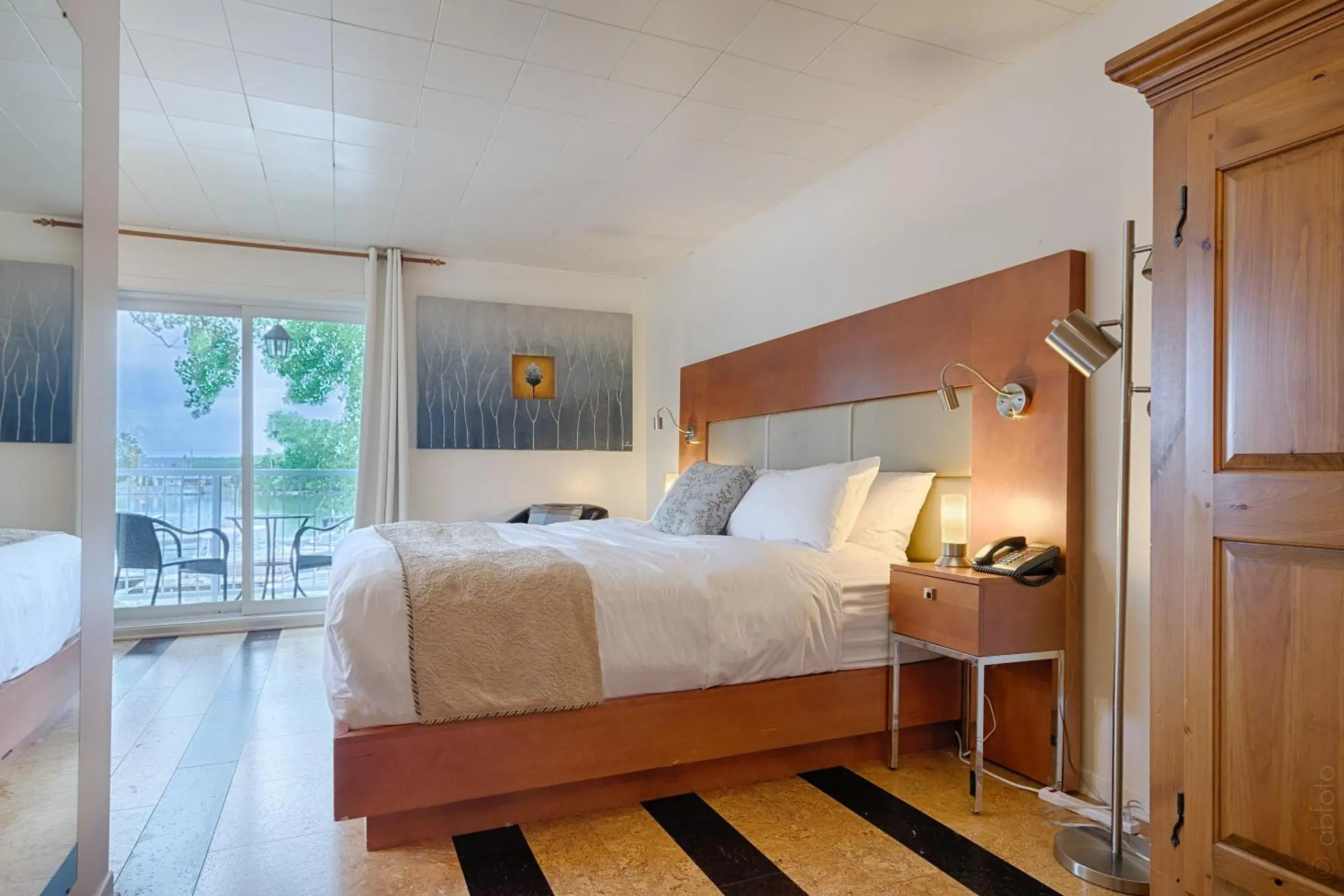 Superior King Room with River View (Pavillon Desmarais) in Auberge Handfield et Spa Superior King Room with River View (Pavillon Desmarais) in Auberge Handfield et Spa