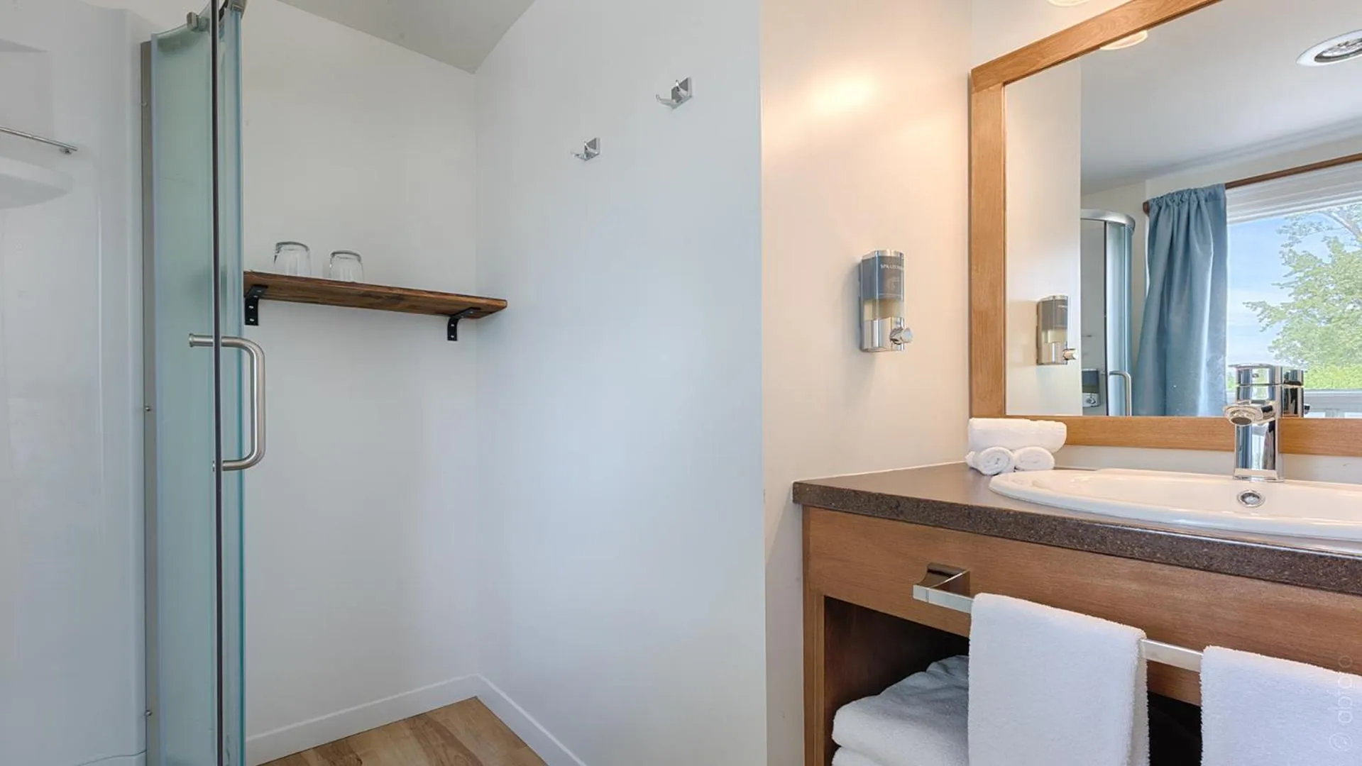 Bathroom in Auberge Handfield et Spa