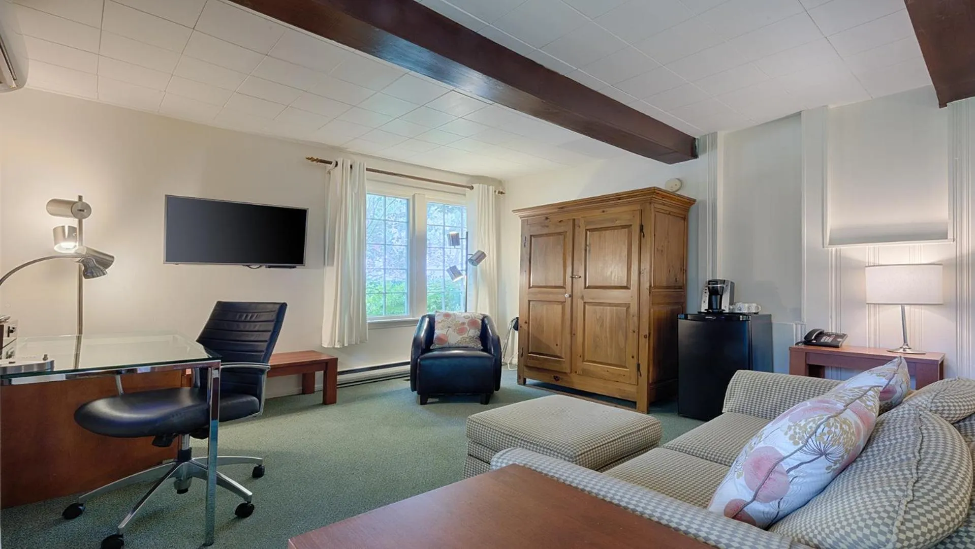 TV and multimedia in Auberge Handfield et Spa