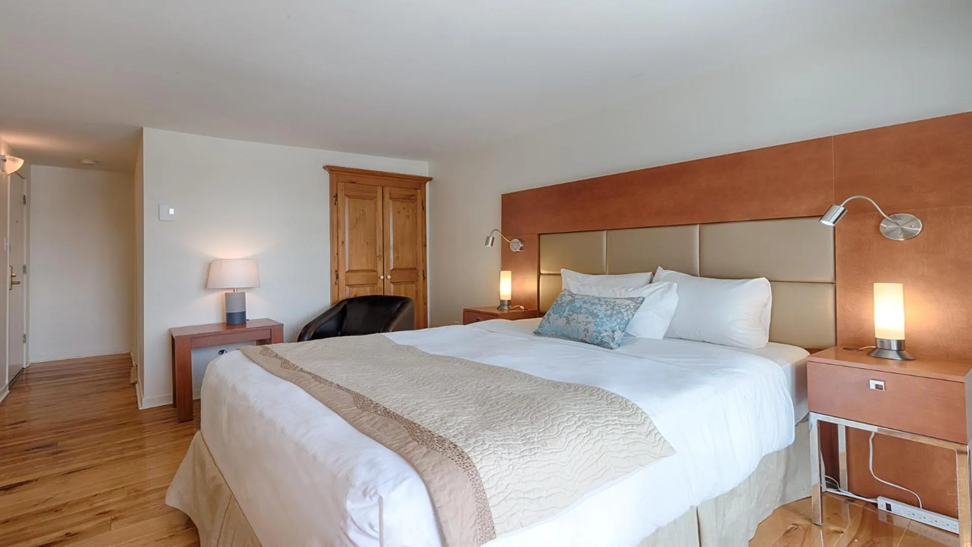 Bed in Auberge Handfield et Spa