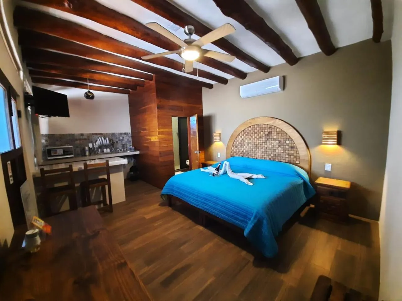 Photo of the whole room, Bed in Holbox Isla Bonita