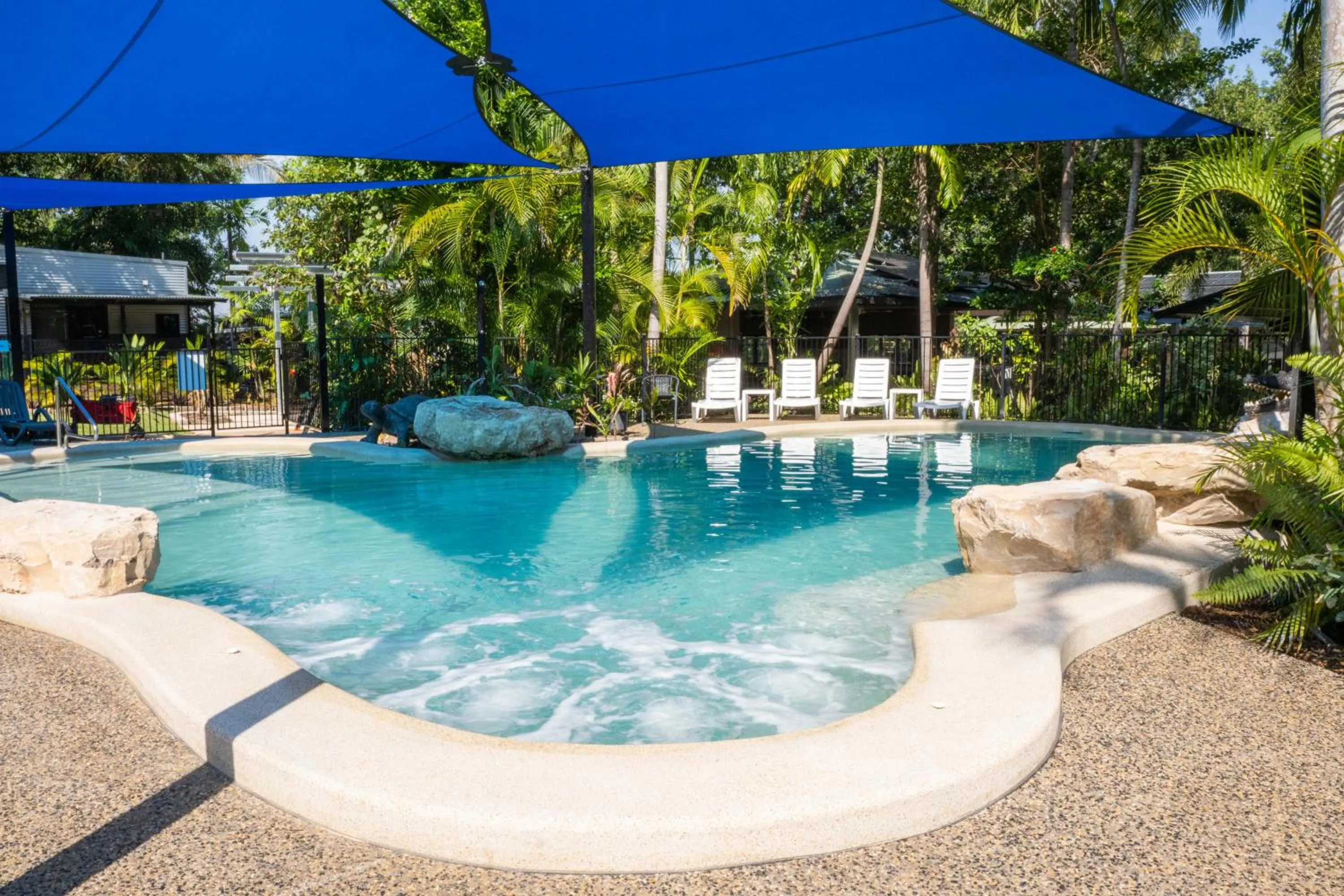 Swimming pool in Oasis Tourist Park