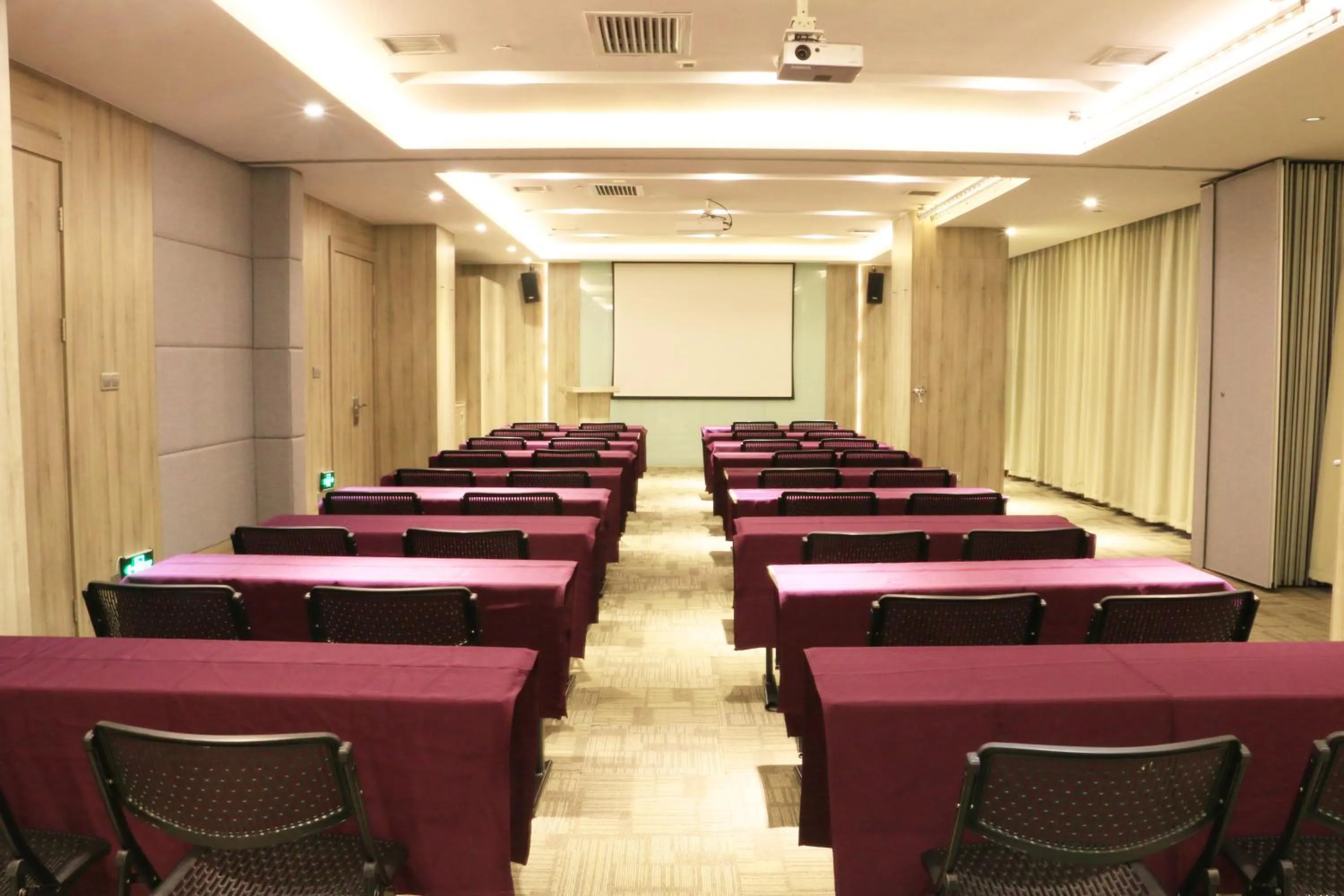 Business facilities in Atour Hotel Xi'an (Wenjing Road, North 2nd Ring Road