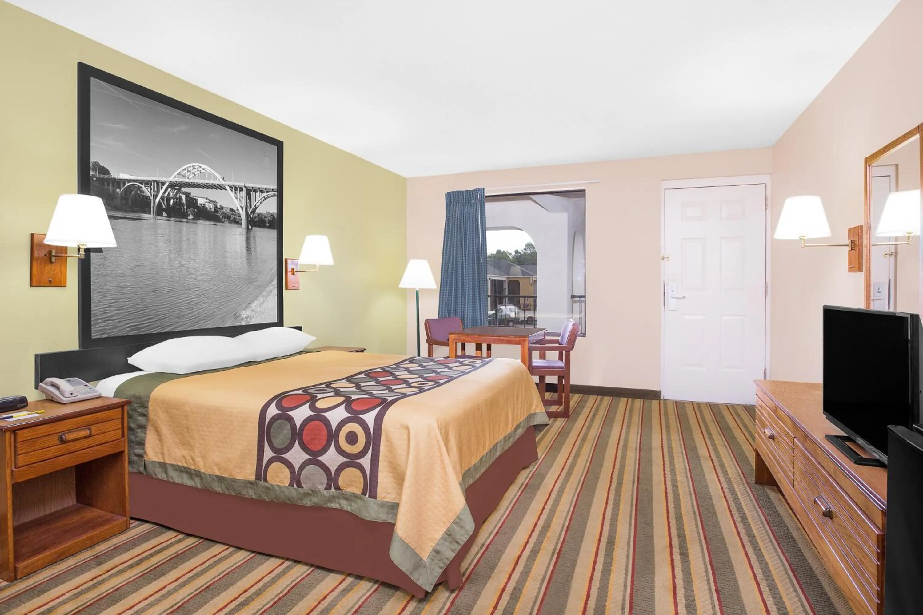Bedroom, Bed in Super 8 by Wyndham Eufaula