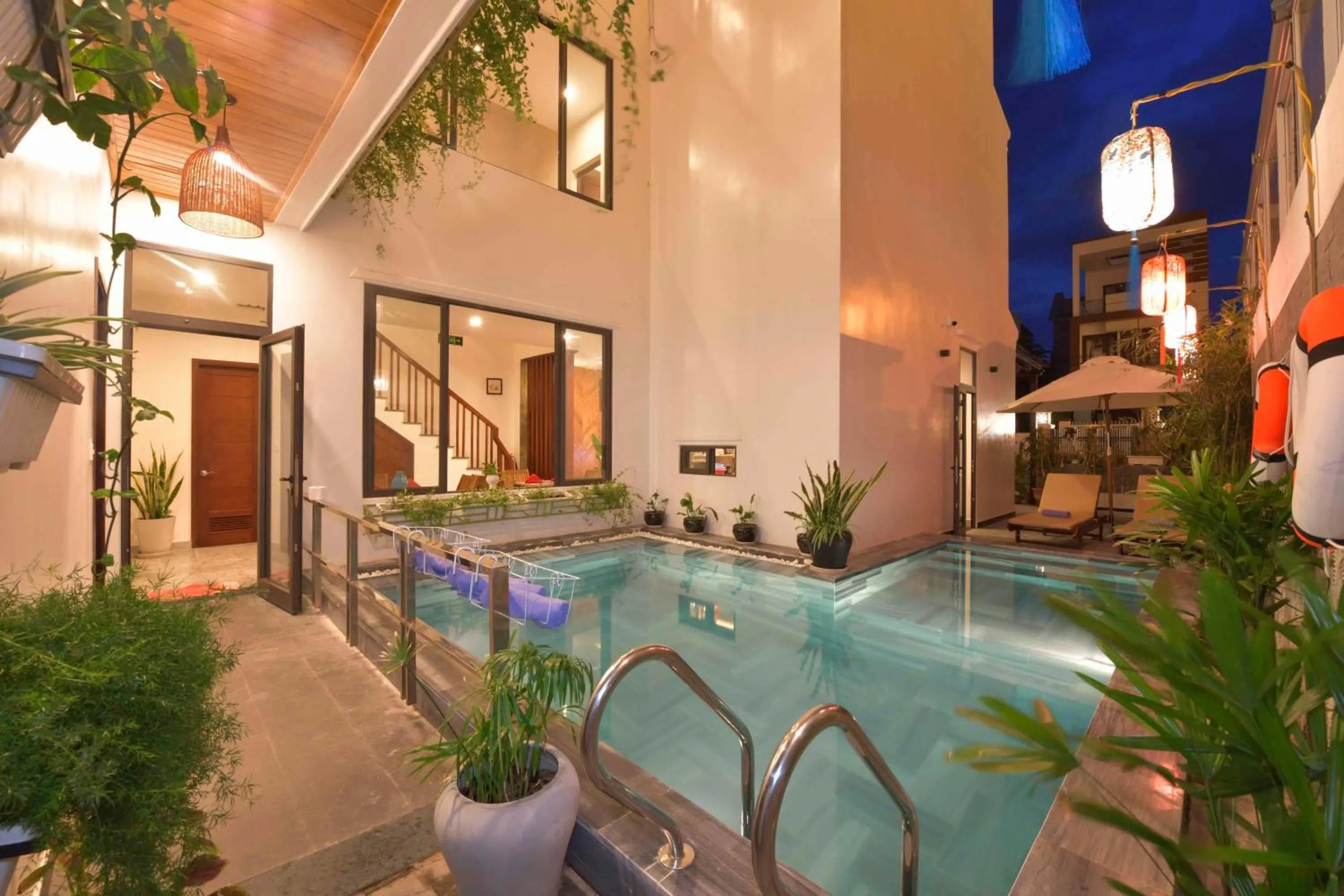 Swimming pool in Saclo Villa and Hostel