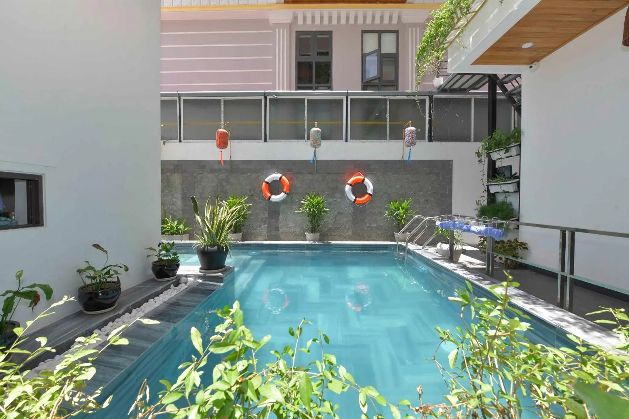 Swimming pool in Saclo Villa and Hostel