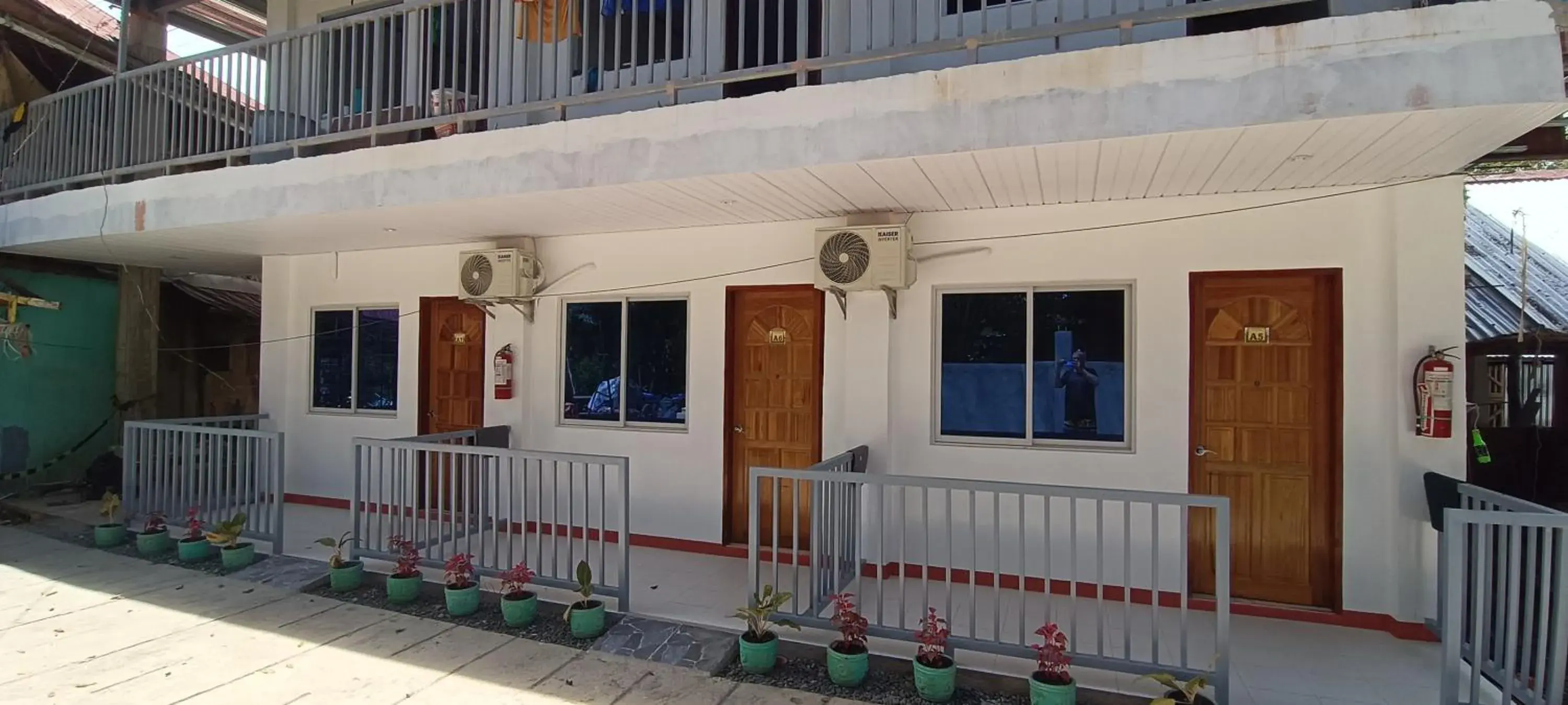 Property building in Alona J&J Tourist Inn Property building in Alona J&J Tourist Inn