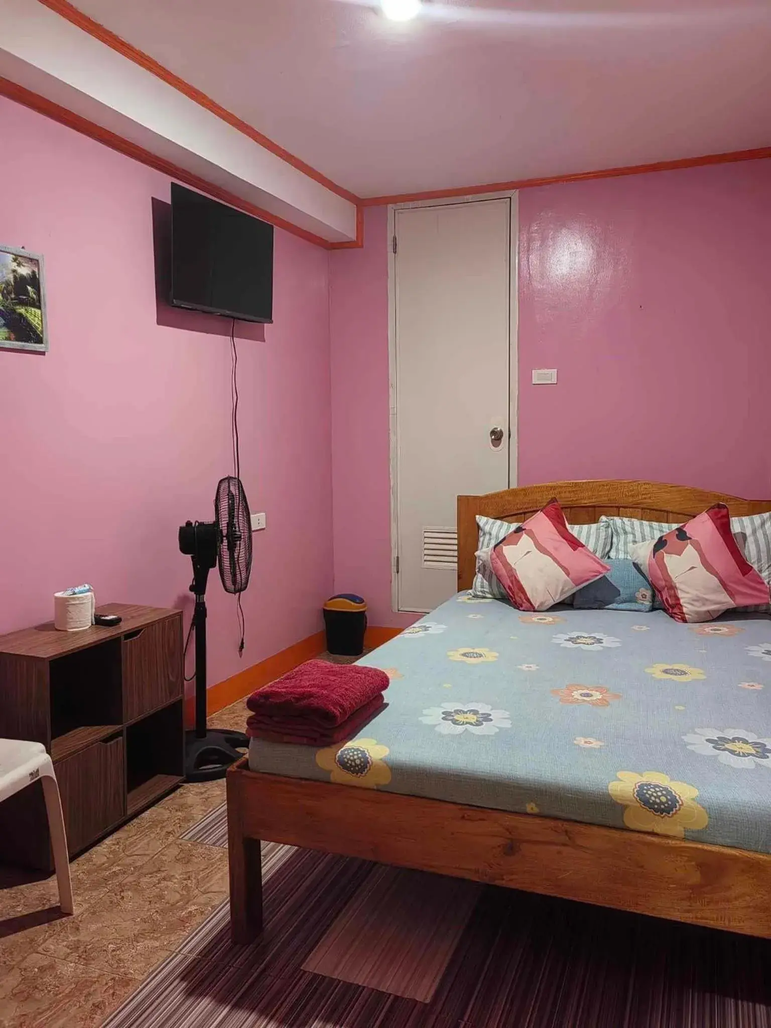 Budget Double Room in Alona J&J Tourist Inn Budget Double Room in Alona J&J Tourist Inn