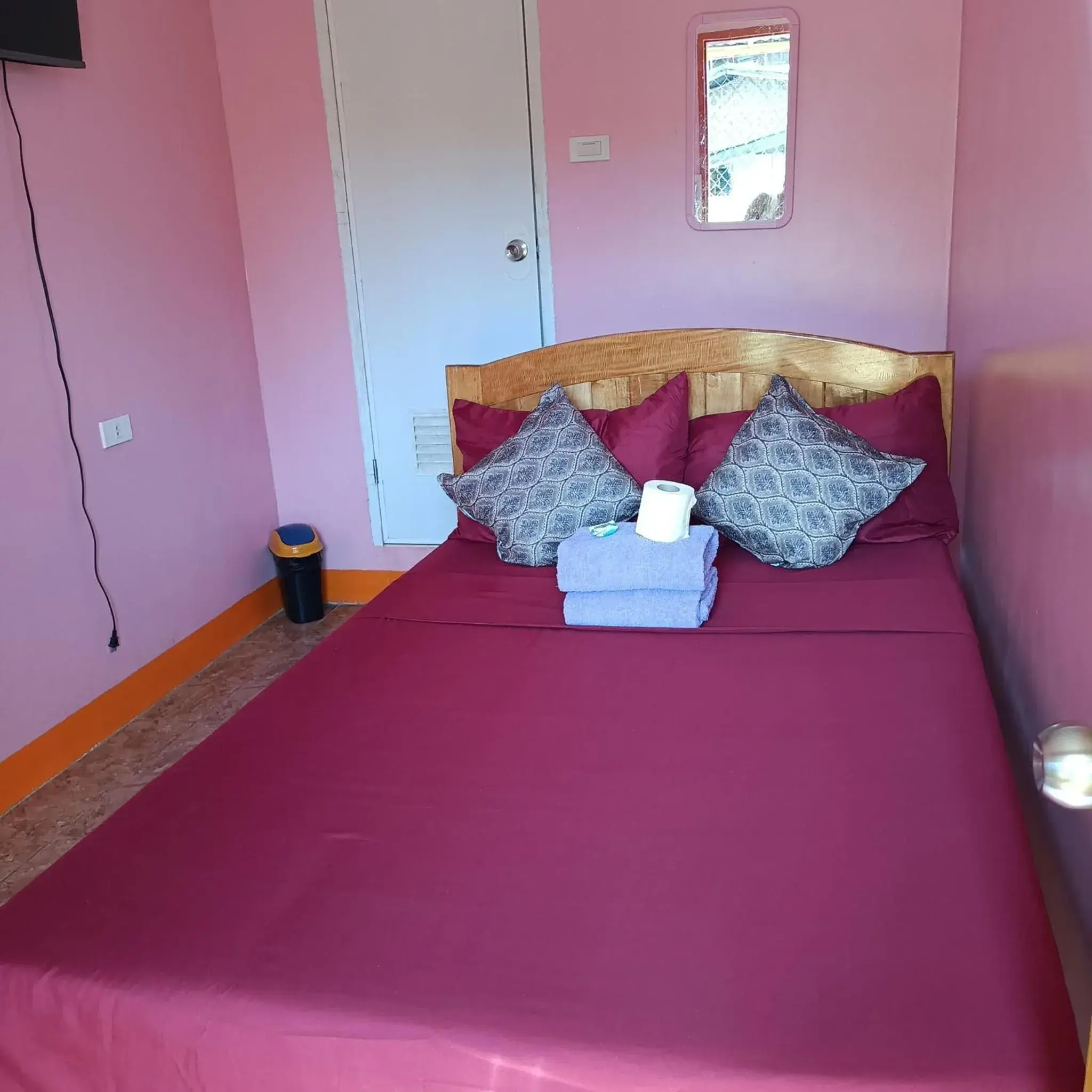 Photo of the whole room, Bed in Alona J&J Tourist Inn Photo of the whole room, Bed in Alona J&J Tourist Inn