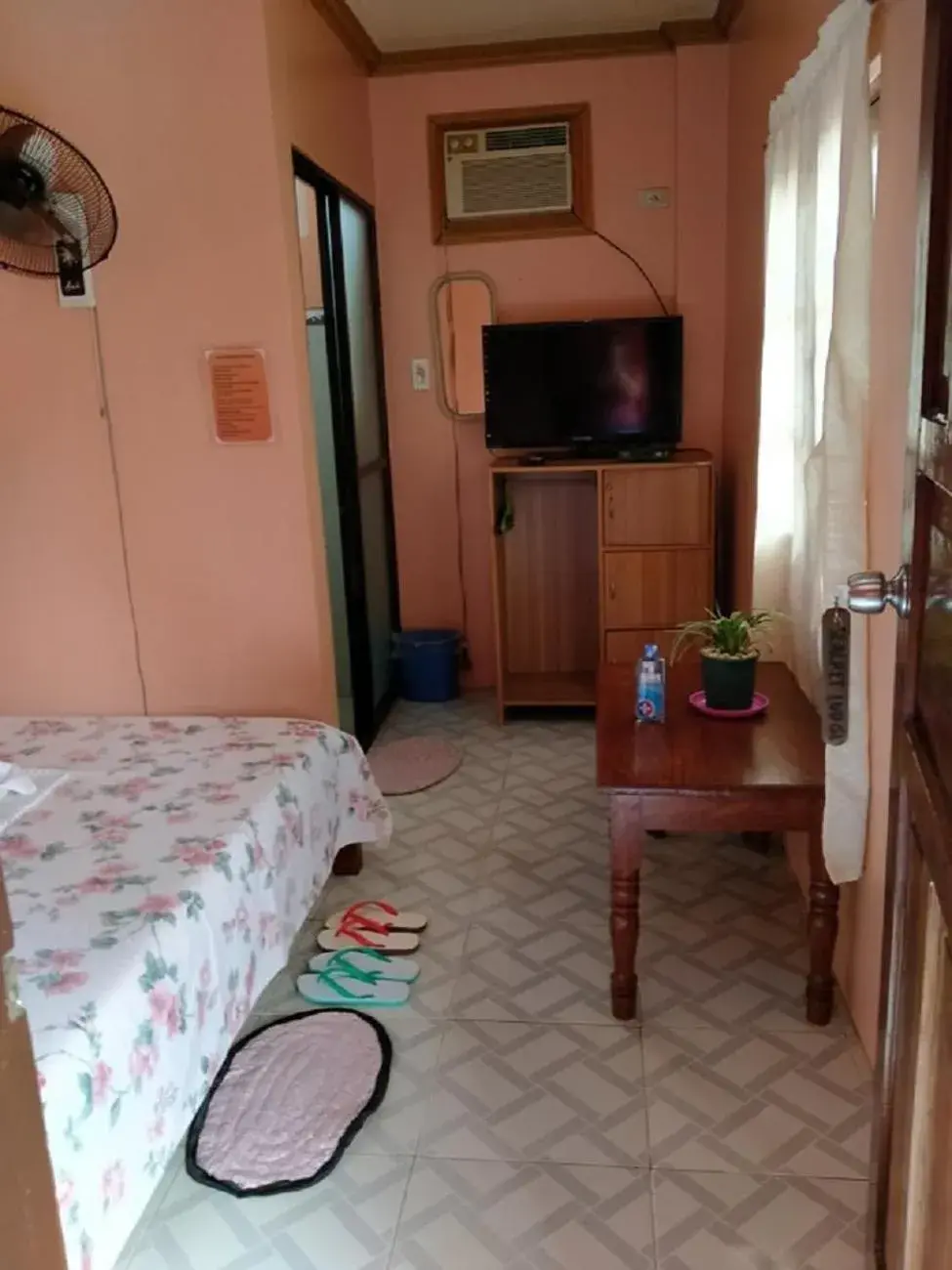 Standard Double Room with Fan in D'MESA Seacretlodge and Restaurant Standard Double Room with Fan in D'MESA Seacretlodge and Restaurant