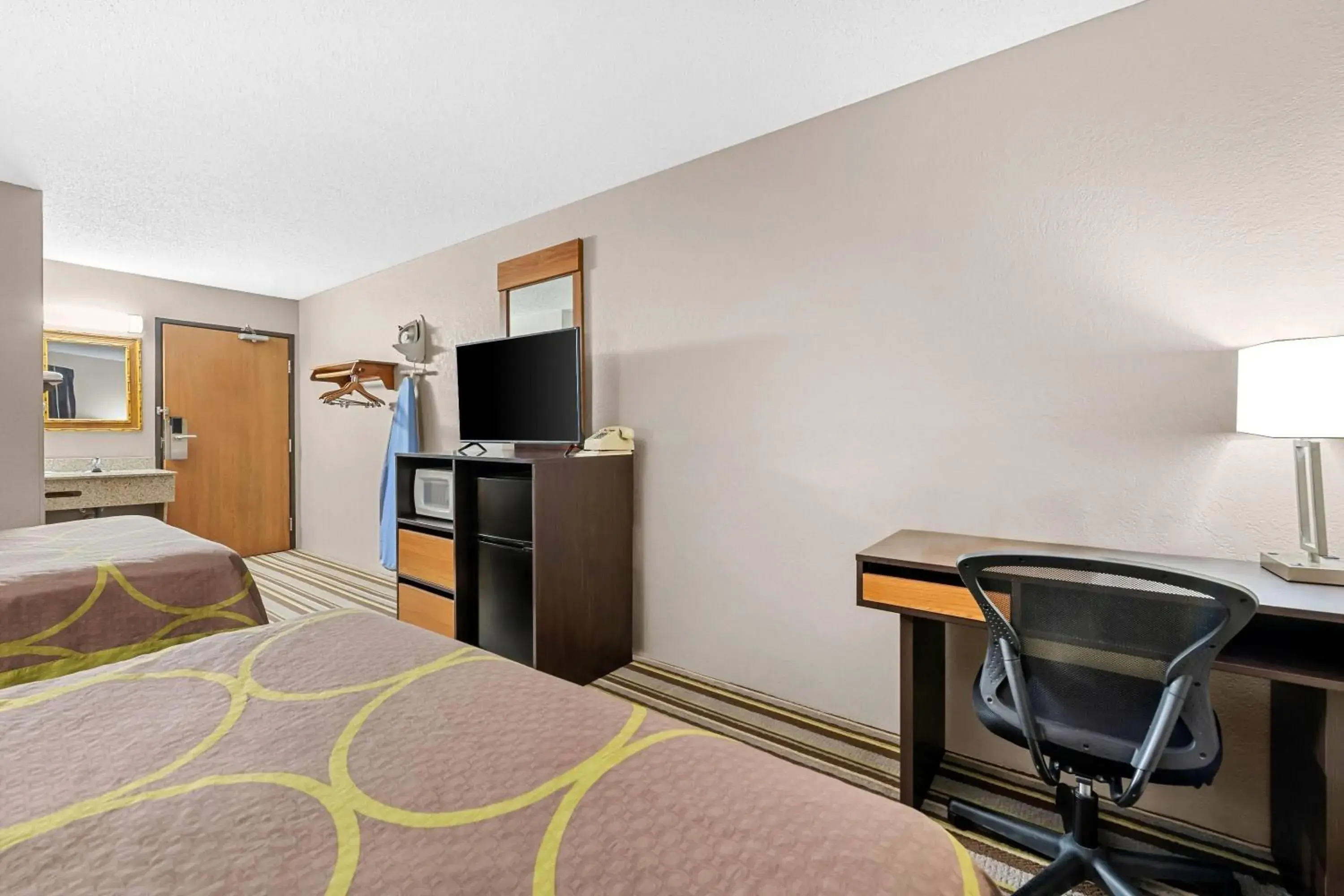 Bed in Super 8 by Wyndham Blue Earth Bed in Super 8 by Wyndham Blue Earth