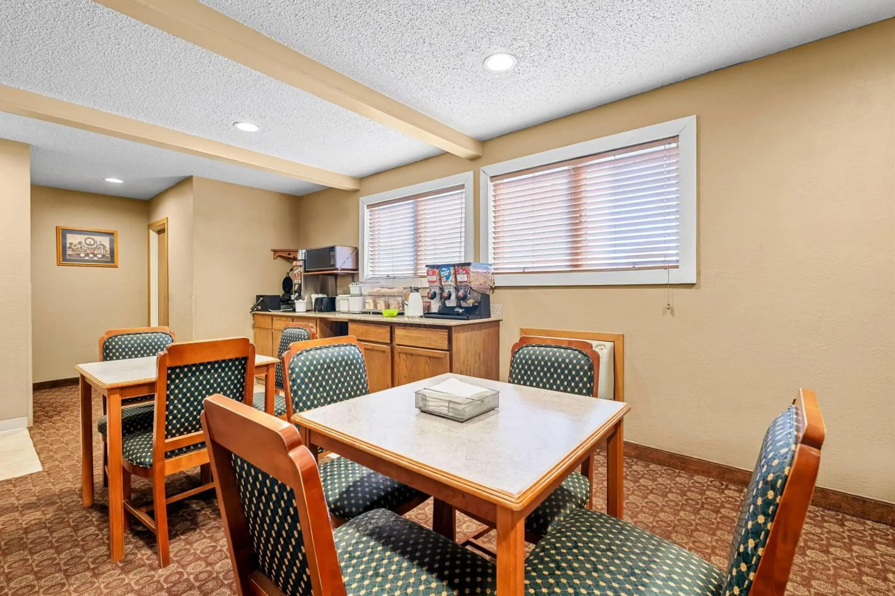 Restaurant/places to eat in Super 8 by Wyndham Blue Earth Restaurant/places to eat in Super 8 by Wyndham Blue Earth