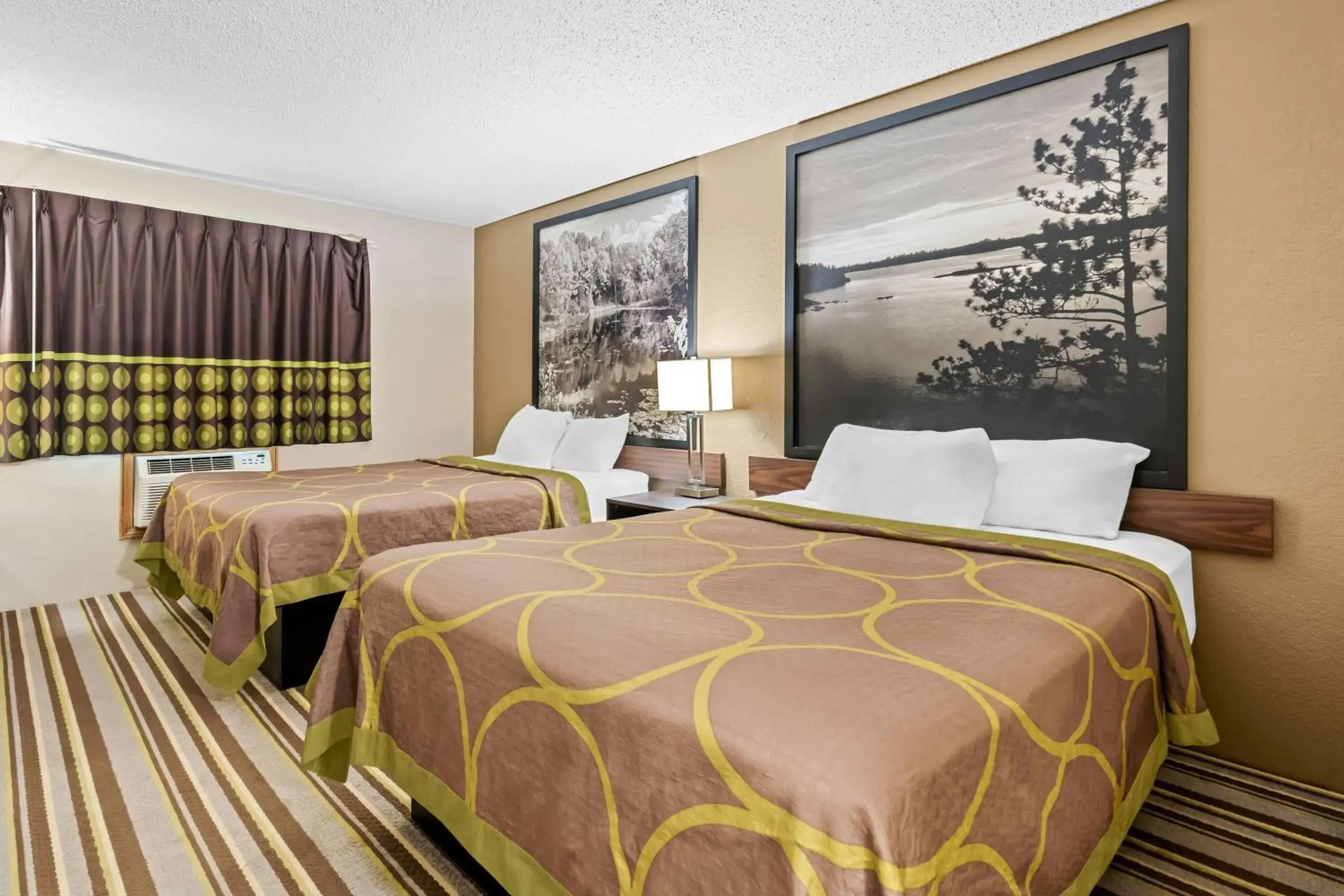 Bed in Super 8 by Wyndham Blue Earth Bed in Super 8 by Wyndham Blue Earth