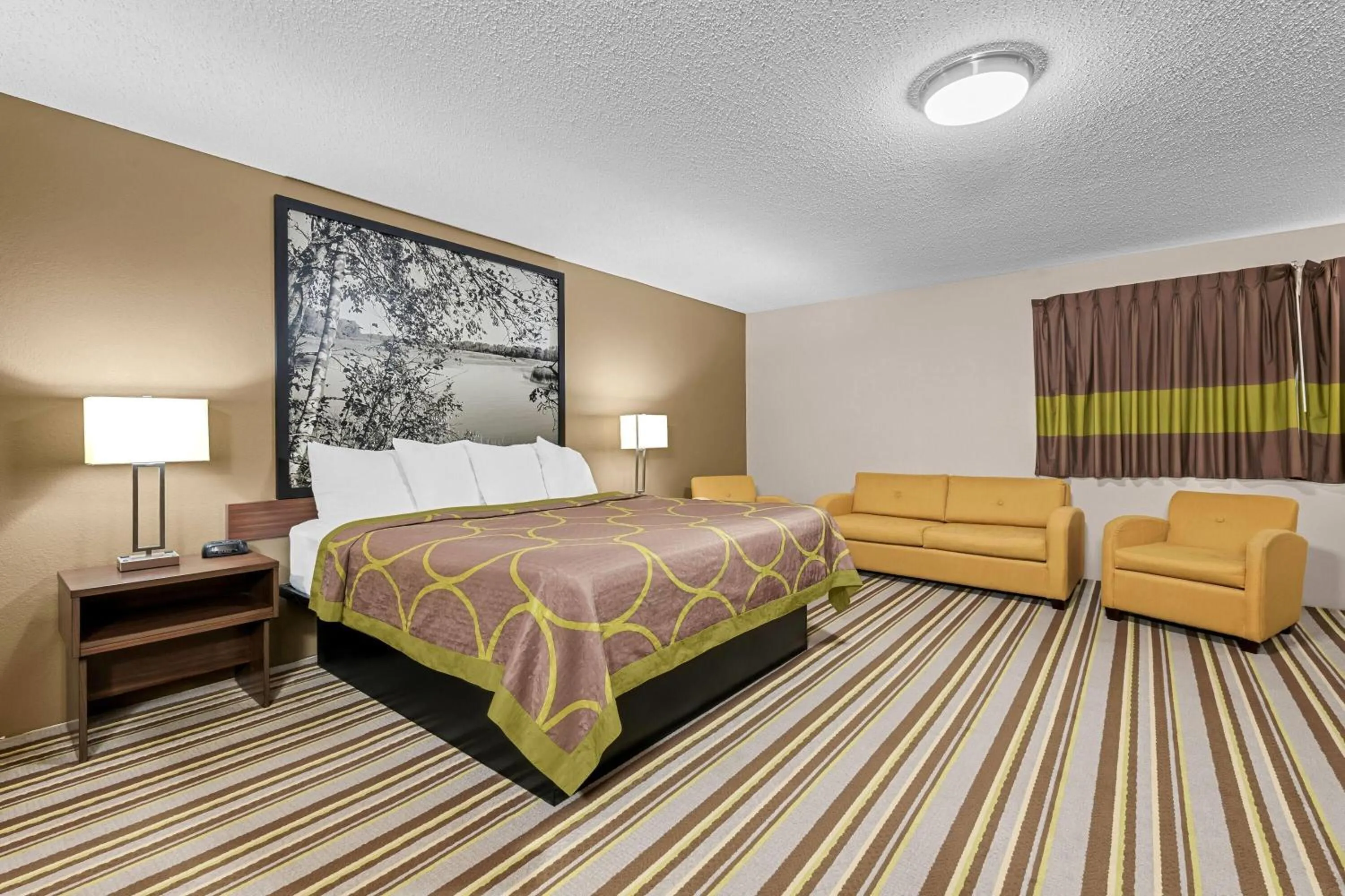 Photo of the whole room, Bed in Super 8 by Wyndham Blue Earth