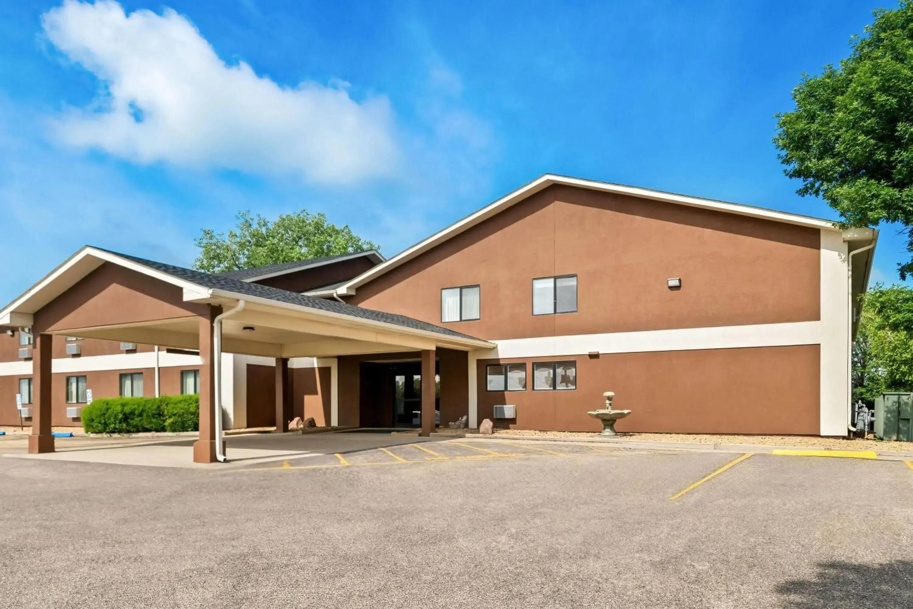 Property building in Super 8 by Wyndham Blue Earth Property building in Super 8 by Wyndham Blue Earth