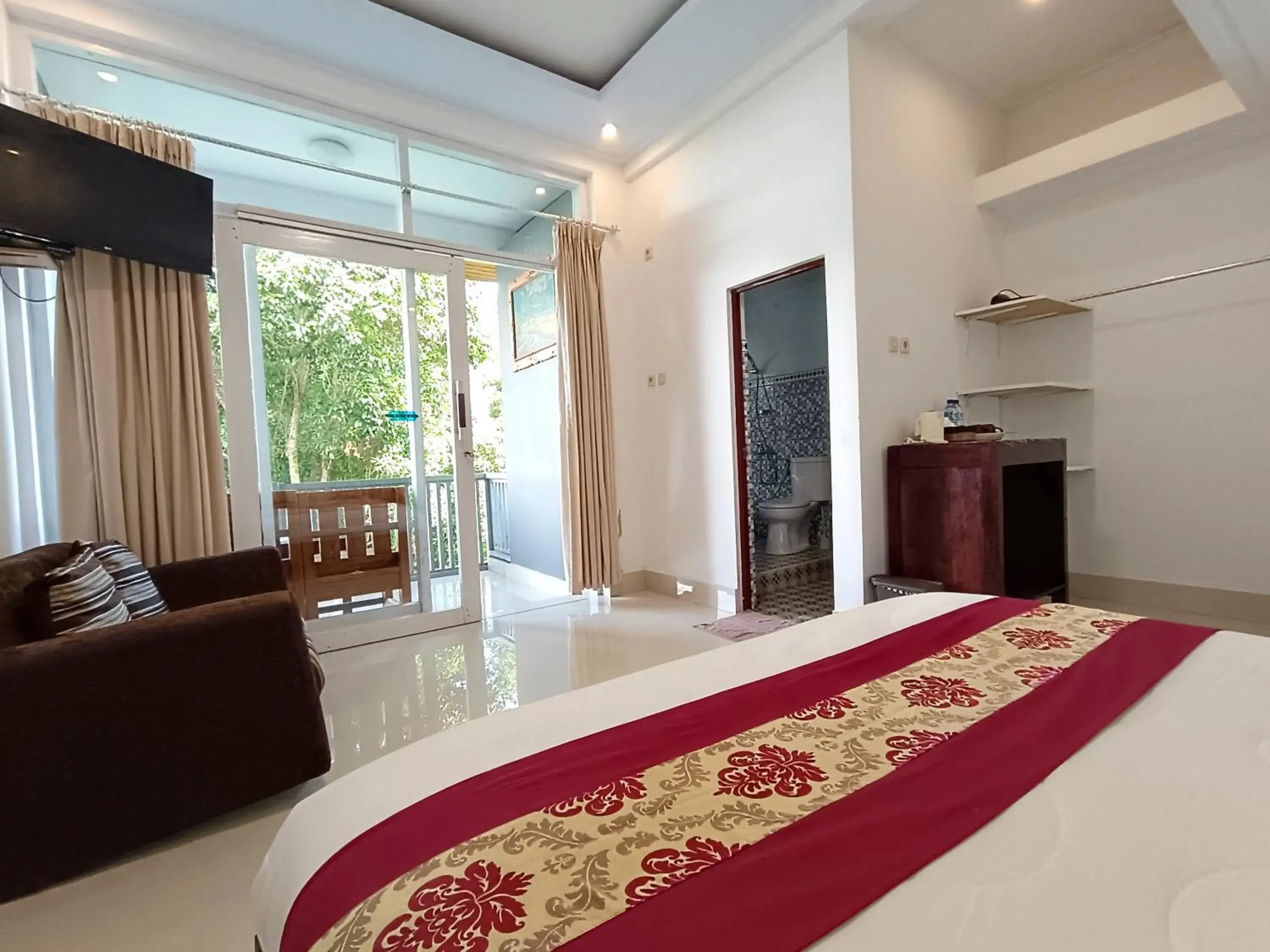 Deluxe Double Room with Bath in La Montaña Bali & Spa Deluxe Double Room with Bath in La Montaña Bali & Spa