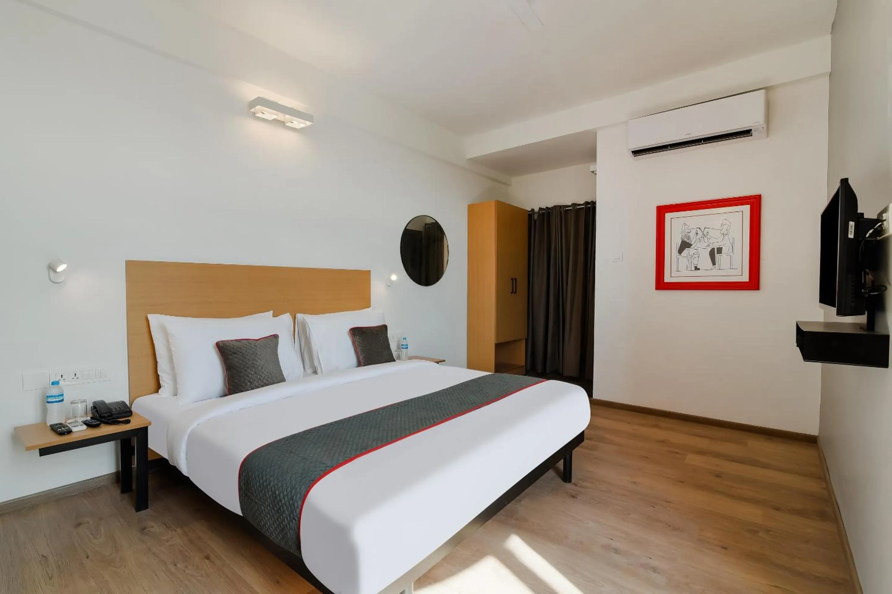 Bedroom, Bed in Super Townhouse Srm Kuppakonam Pudur