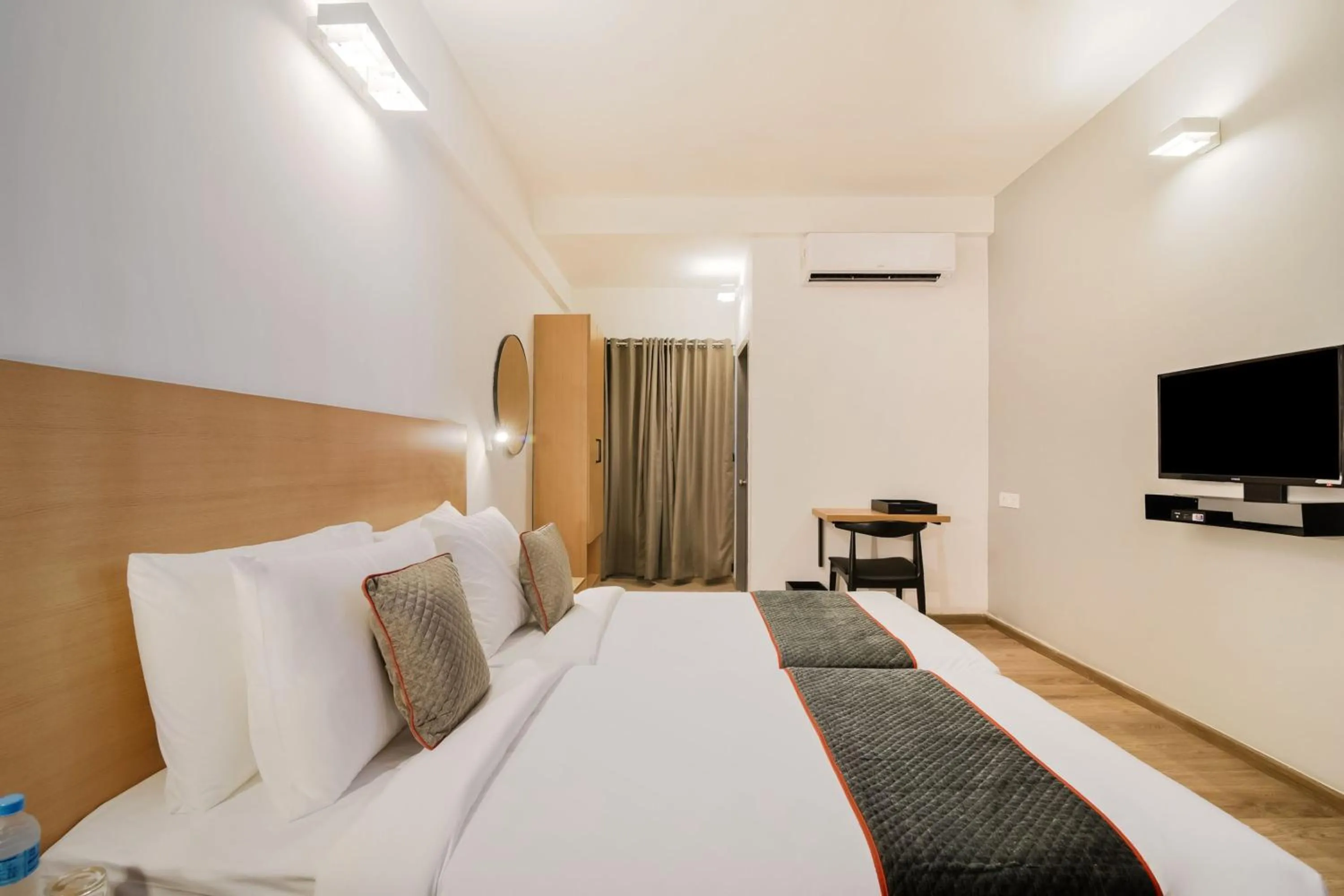 Bedroom, Bed in Super Townhouse Srm Kuppakonam Pudur