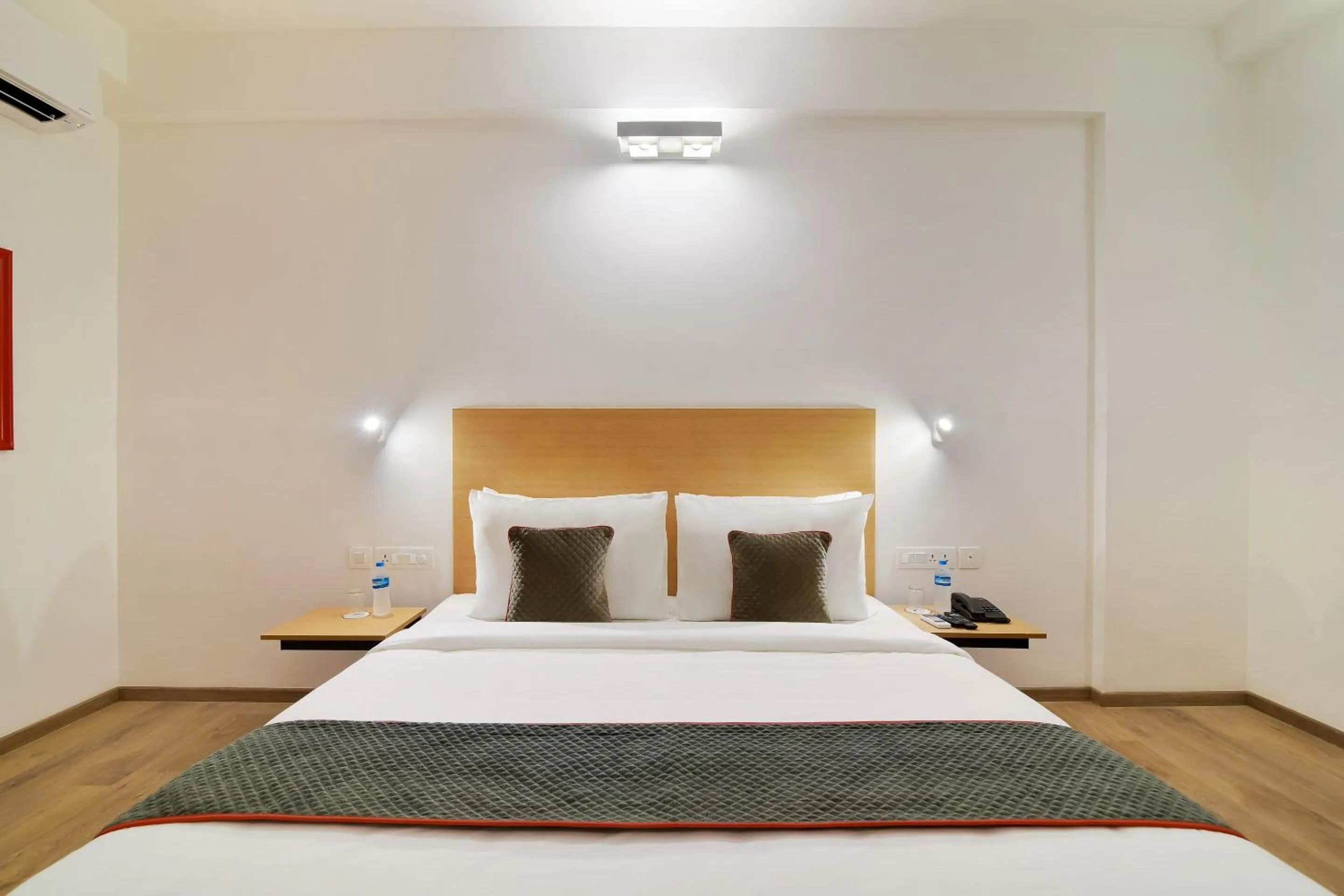 Bedroom, Bed in Super Townhouse Srm Kuppakonam Pudur