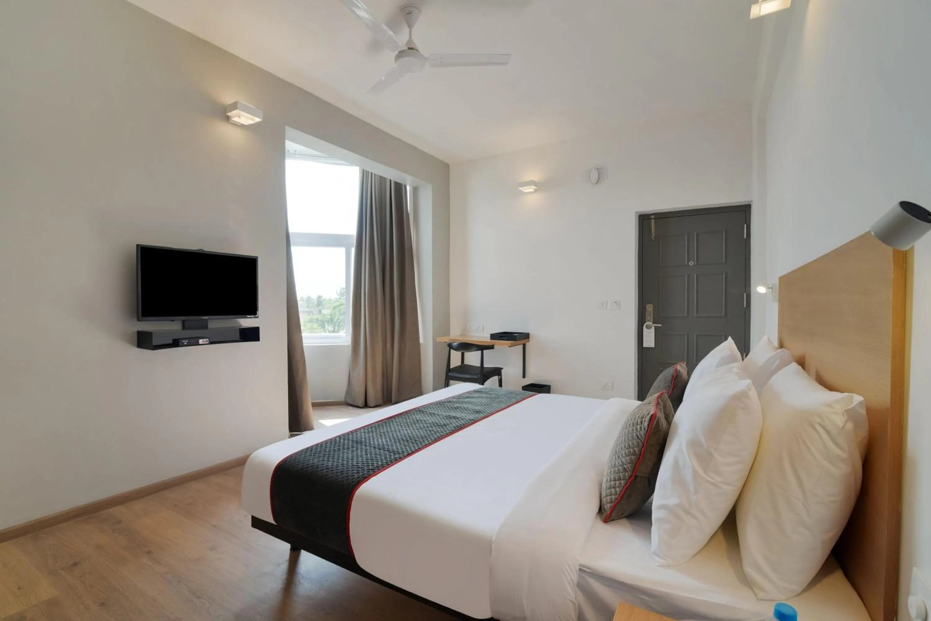 Bedroom, Bed in Super Townhouse Srm Kuppakonam Pudur