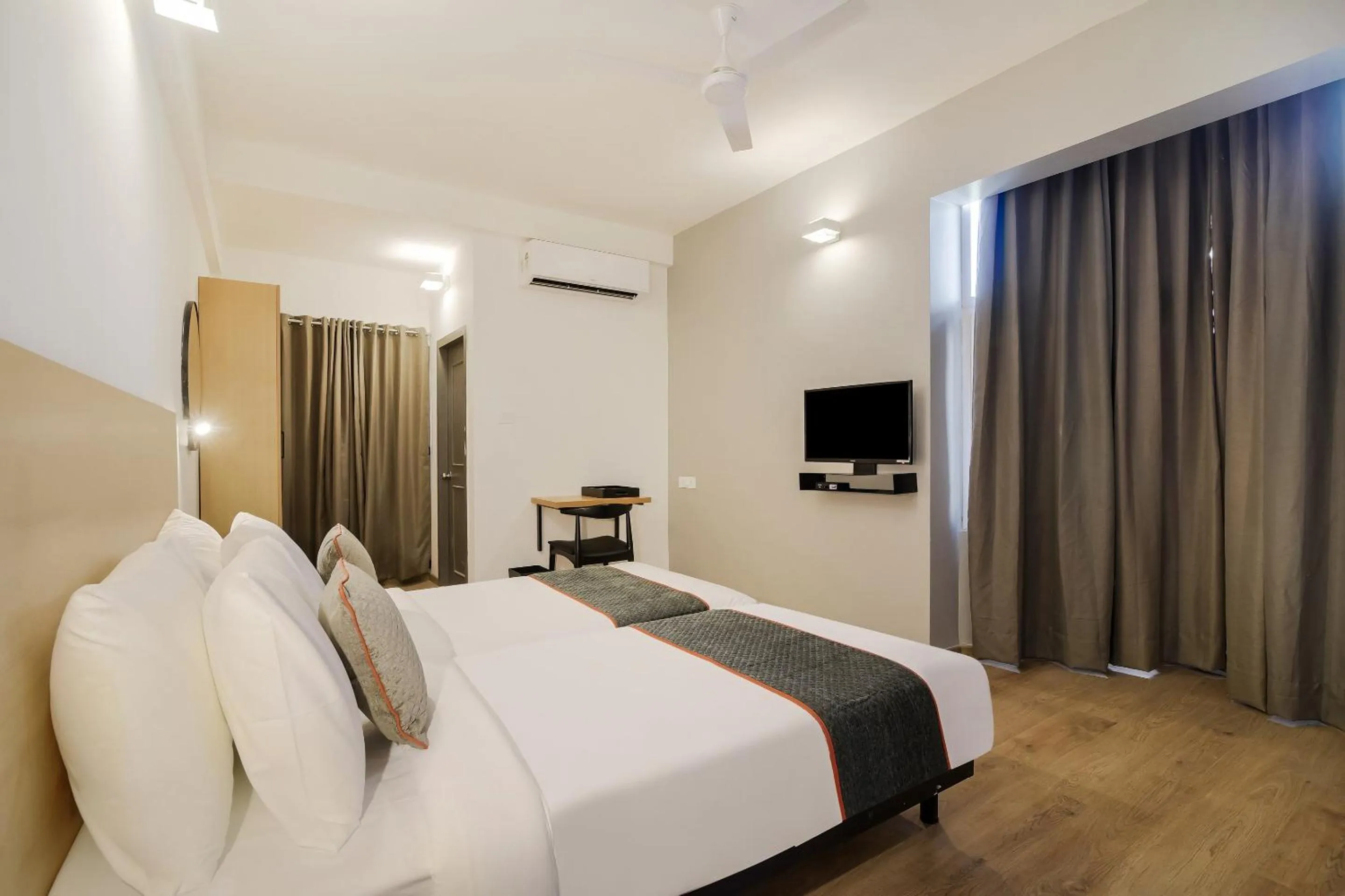 Bedroom, Bed in Super Townhouse Srm Kuppakonam Pudur