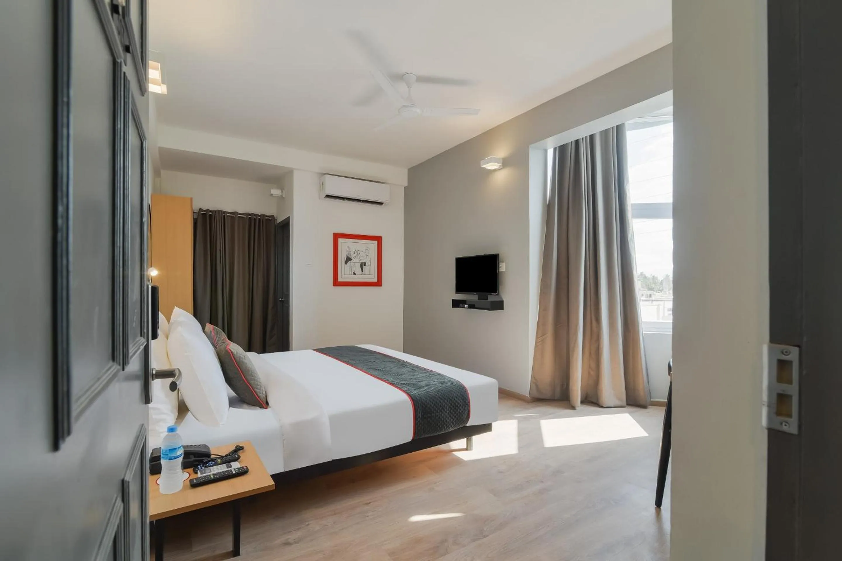 Bedroom, Bed in Super Townhouse Srm Kuppakonam Pudur