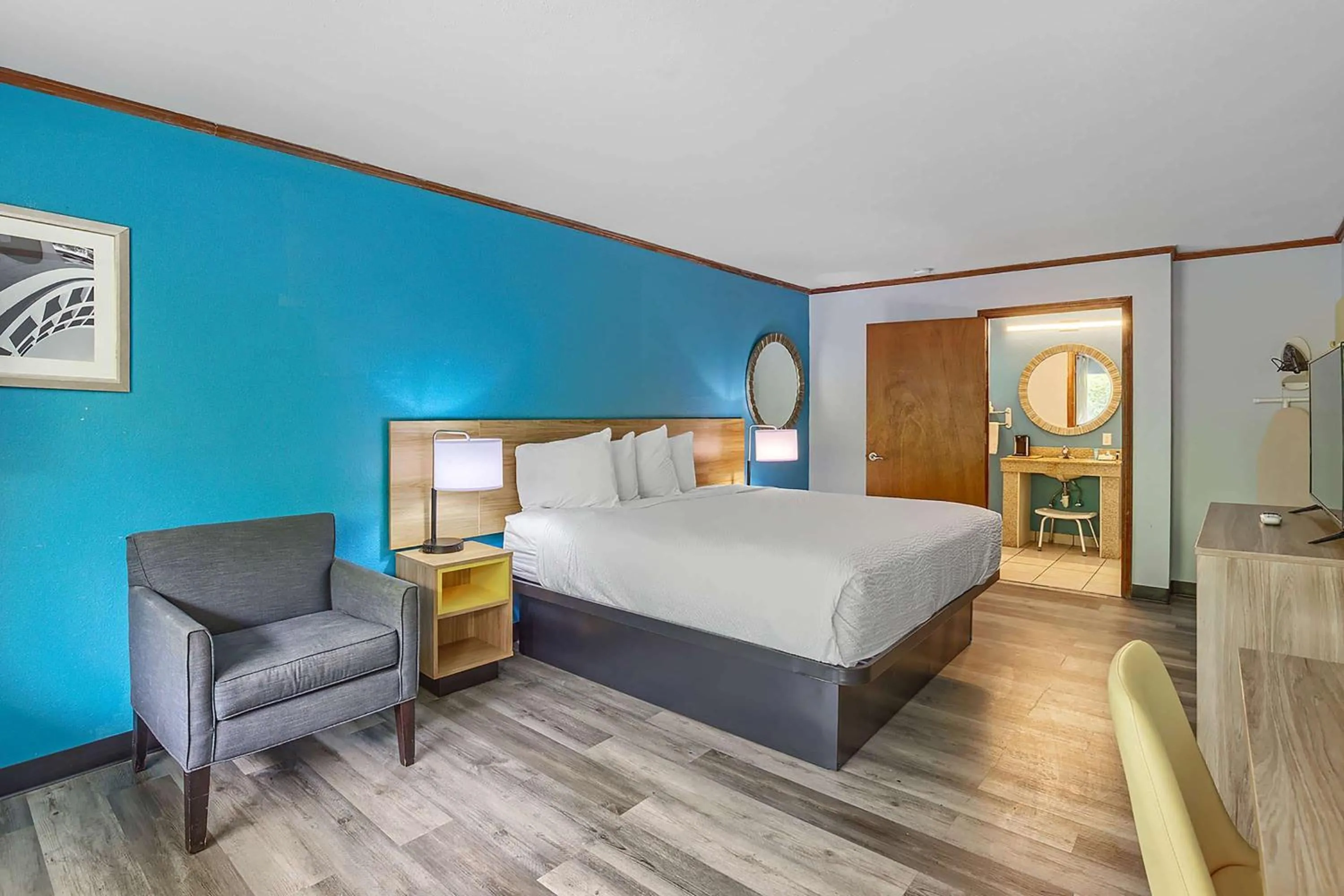 Bedroom, Bed in Days Inn by Wyndham Foley