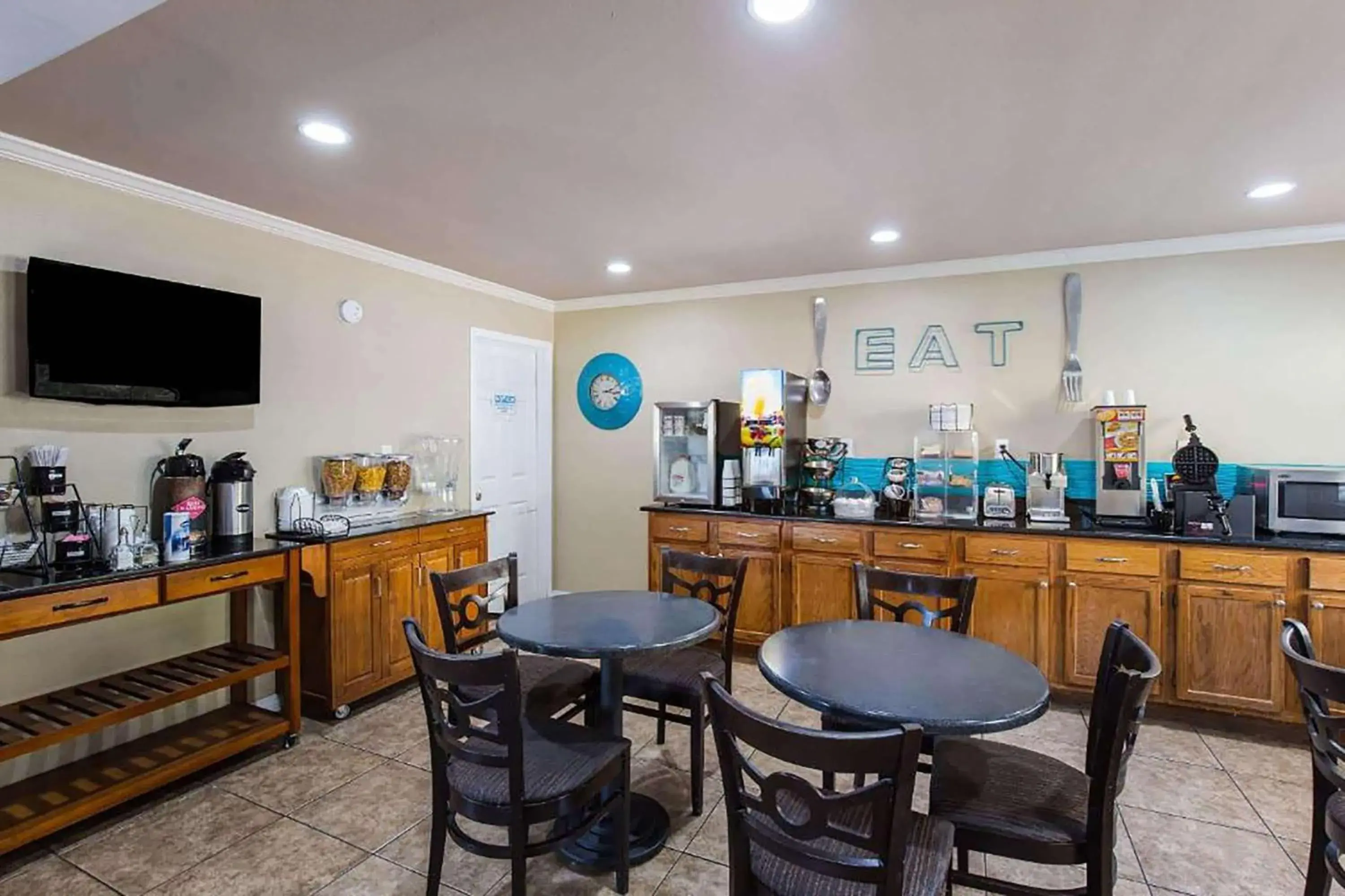 Restaurant/places to eat in Days Inn by Wyndham Foley Restaurant/places to eat in Days Inn by Wyndham Foley