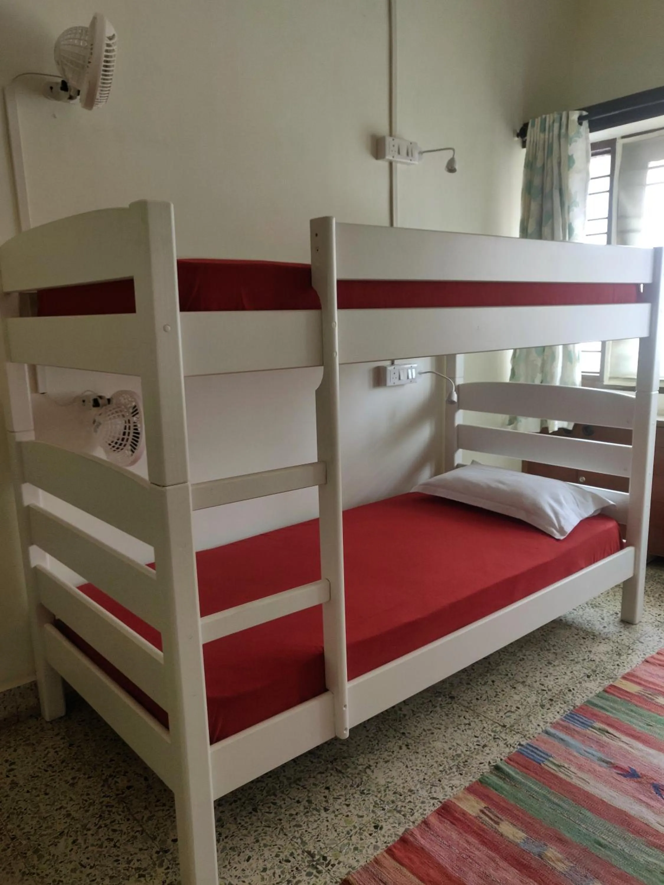 Bed in Raahgir