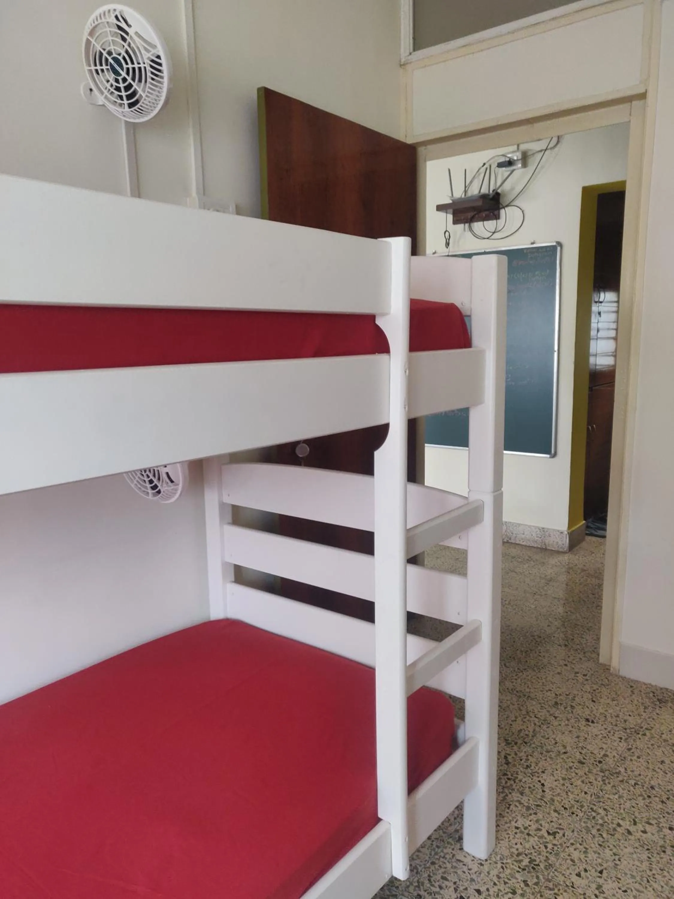 Bed in Raahgir