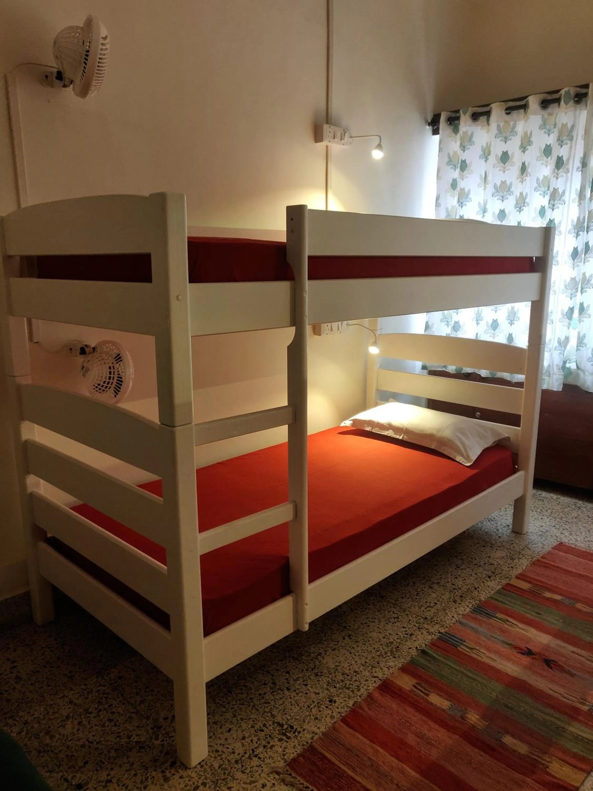 Bed in Raahgir