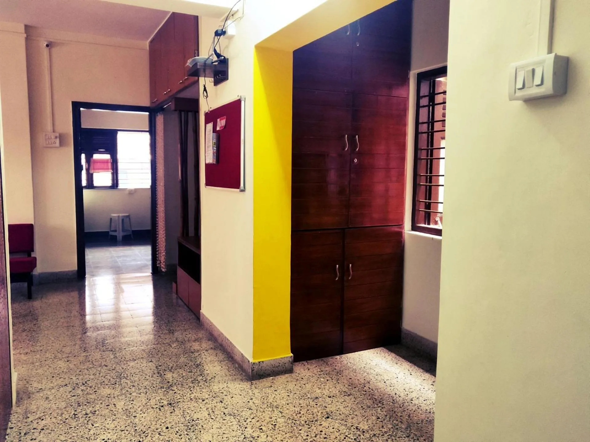 Communal lounge/ TV room in Raahgir